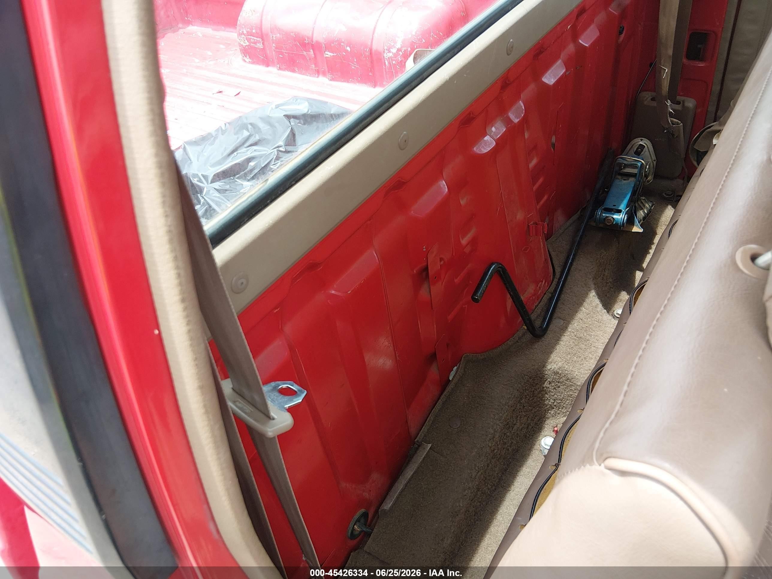 1992 Mazda B2200 Short Bed Red vin: JM2UF1132N0285642