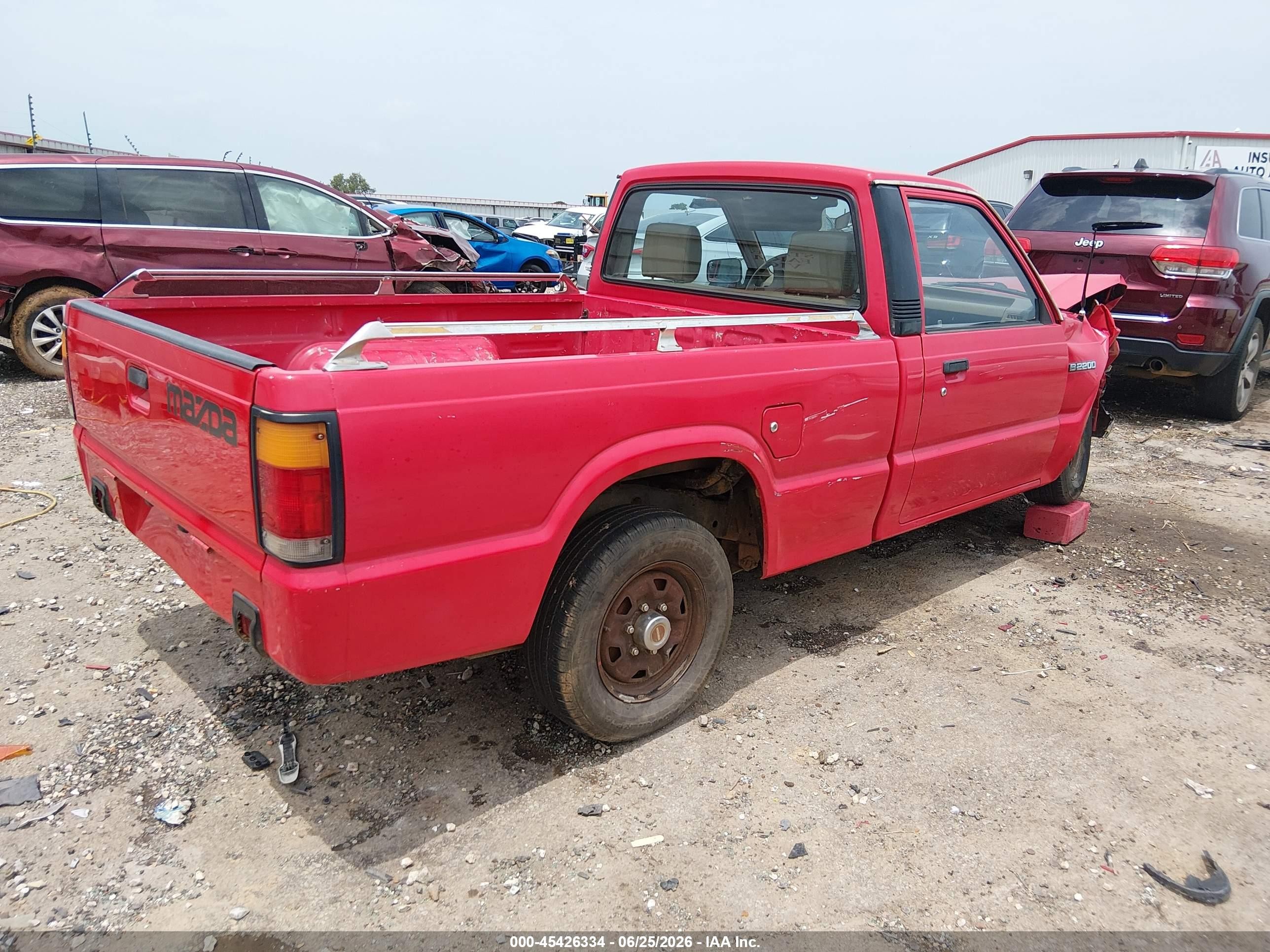 1992 Mazda B2200 Short Bed Red vin: JM2UF1132N0285642