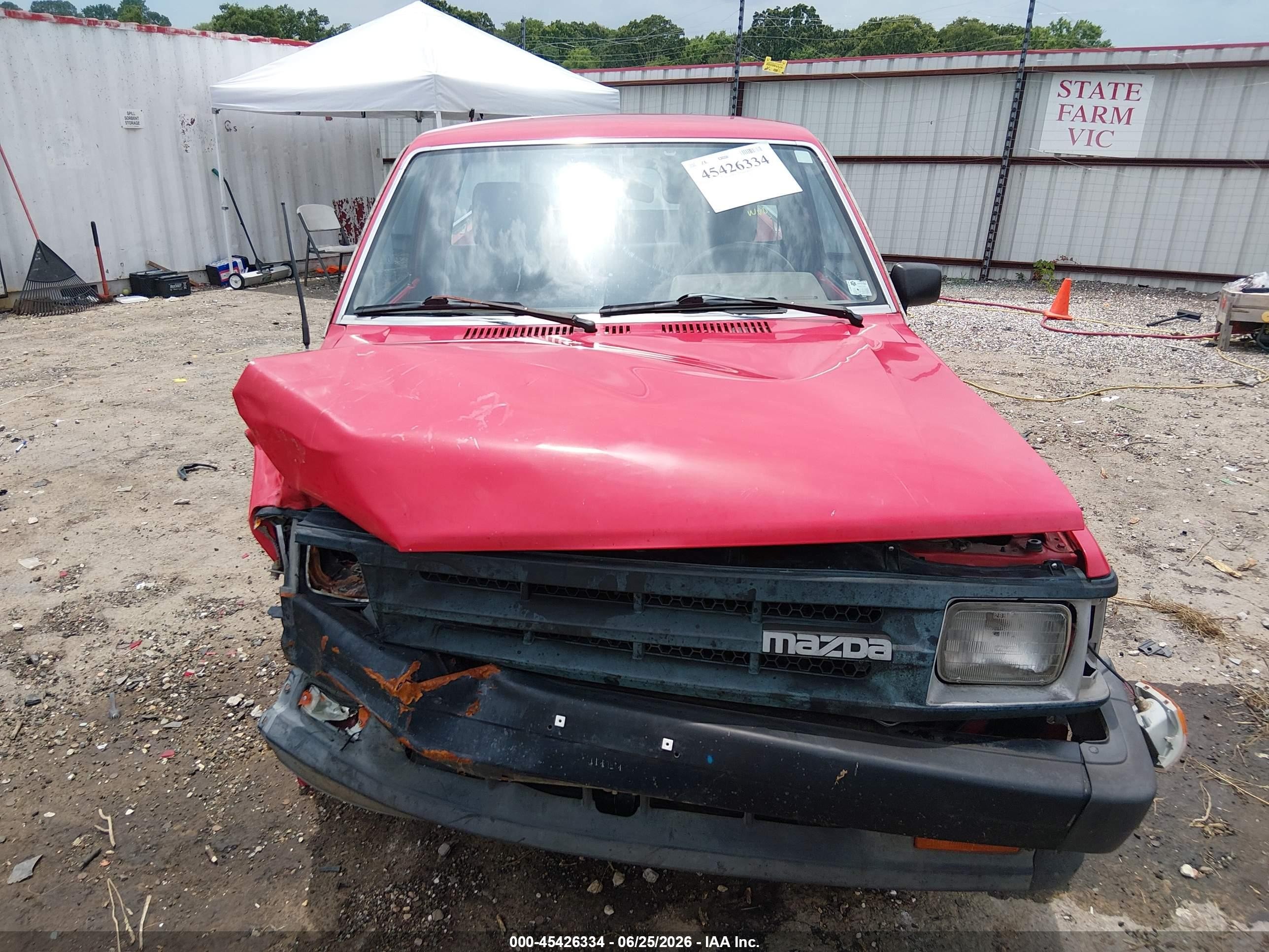 1992 Mazda B2200 Short Bed Red vin: JM2UF1132N0285642