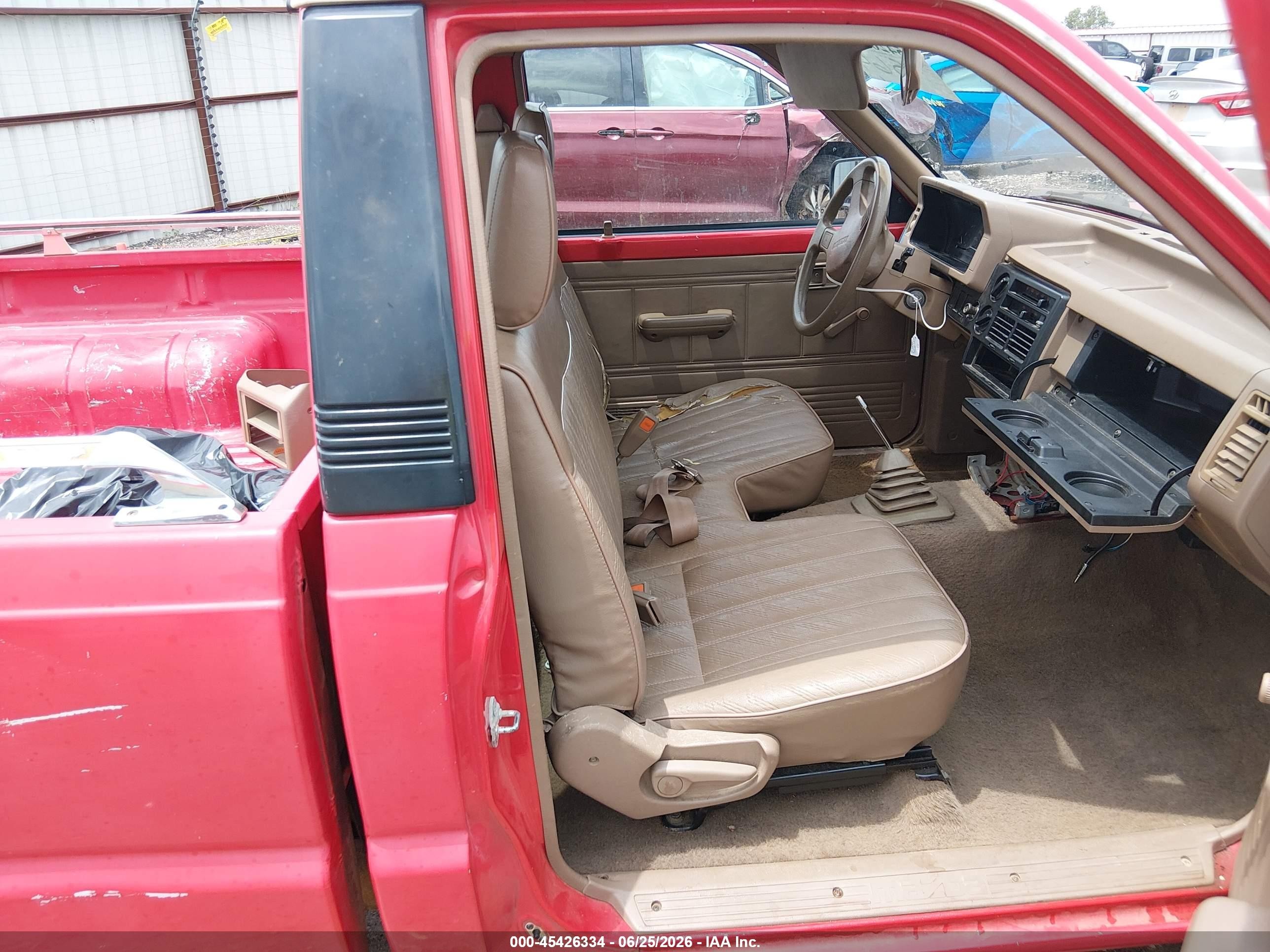 1992 Mazda B2200 Short Bed Red vin: JM2UF1132N0285642