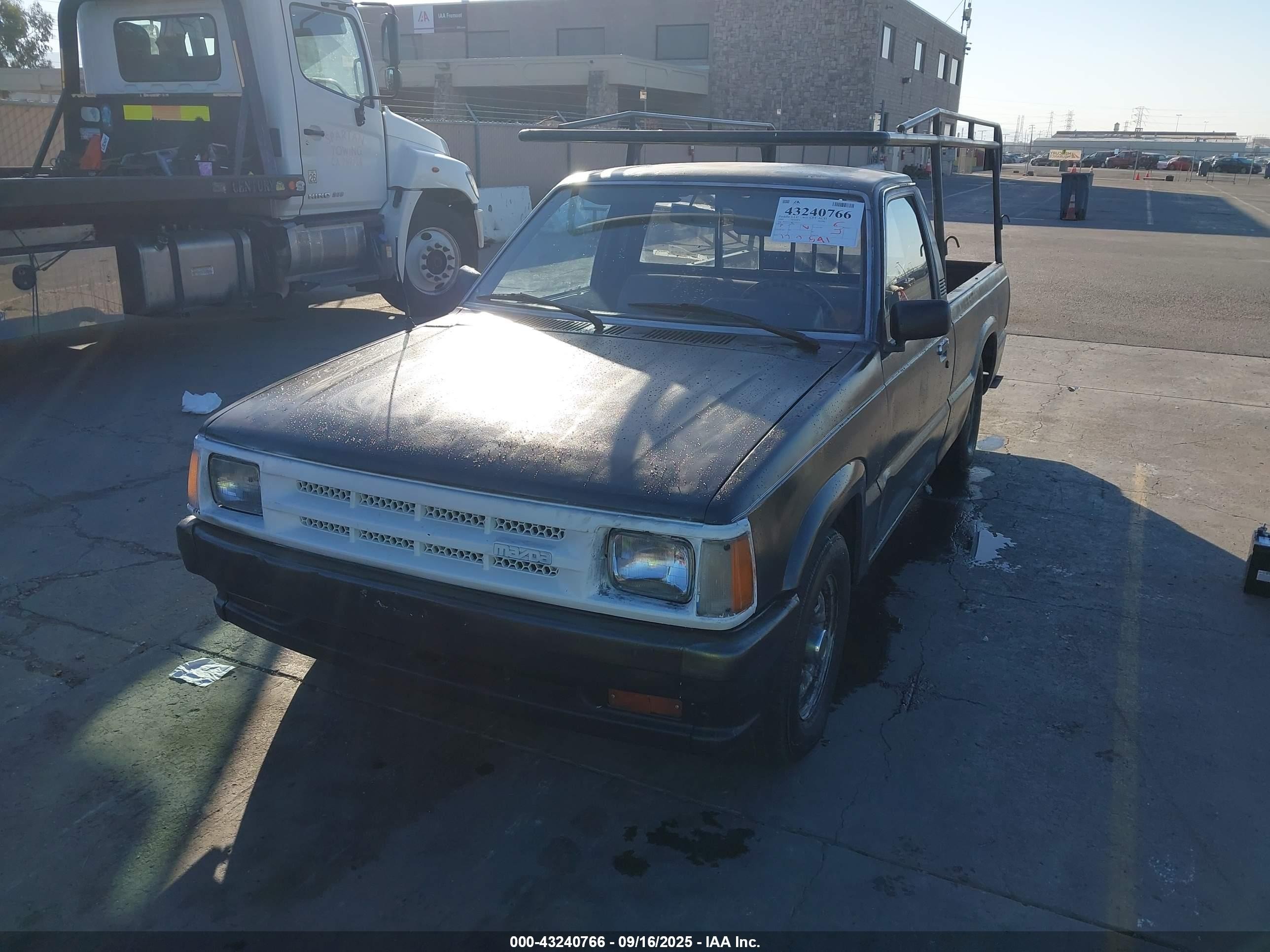 1989 Mazda B2200 Short Bed Black vin: JM2UF1133K0765913