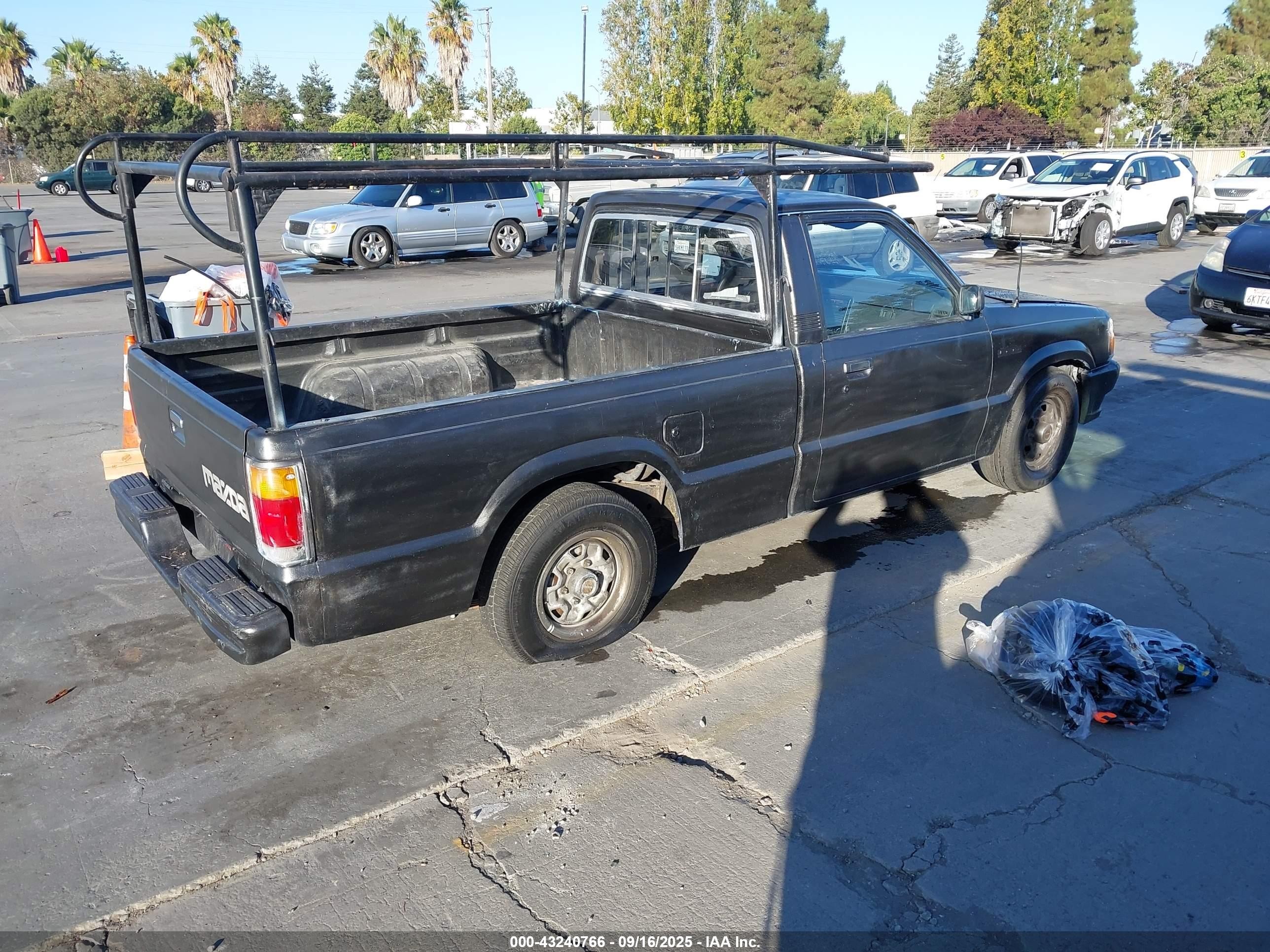 1989 Mazda B2200 Short Bed Black vin: JM2UF1133K0765913