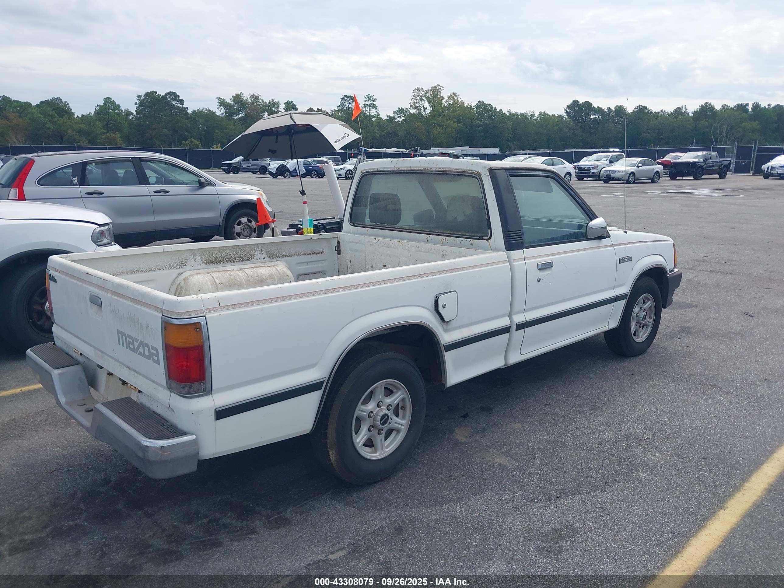 1991 Mazda B2200 Short Bed White vin: JM2UF1134M0169129