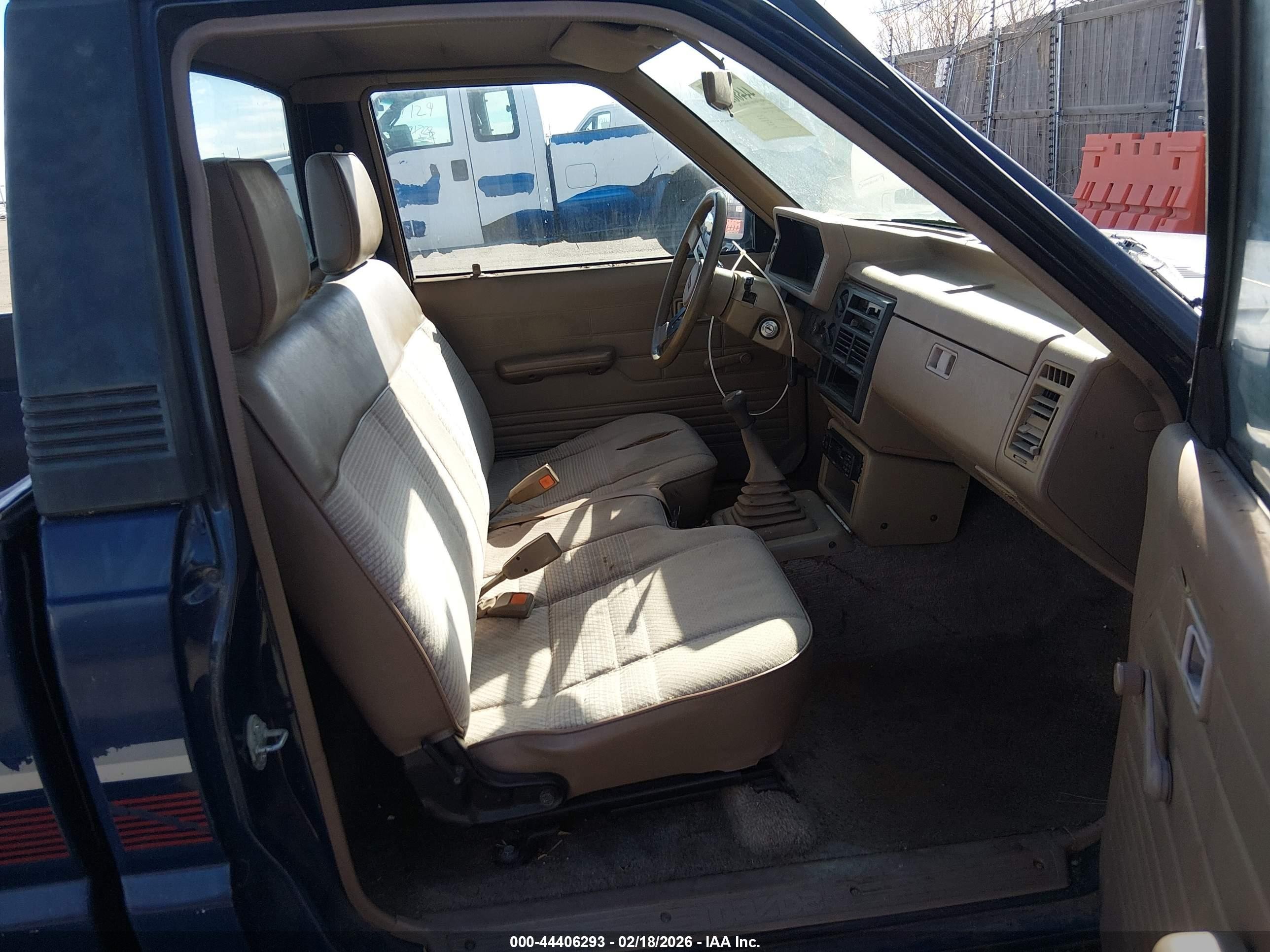 1991 Mazda B2200 Short Bed Blue vin: JM2UF1138M0105692