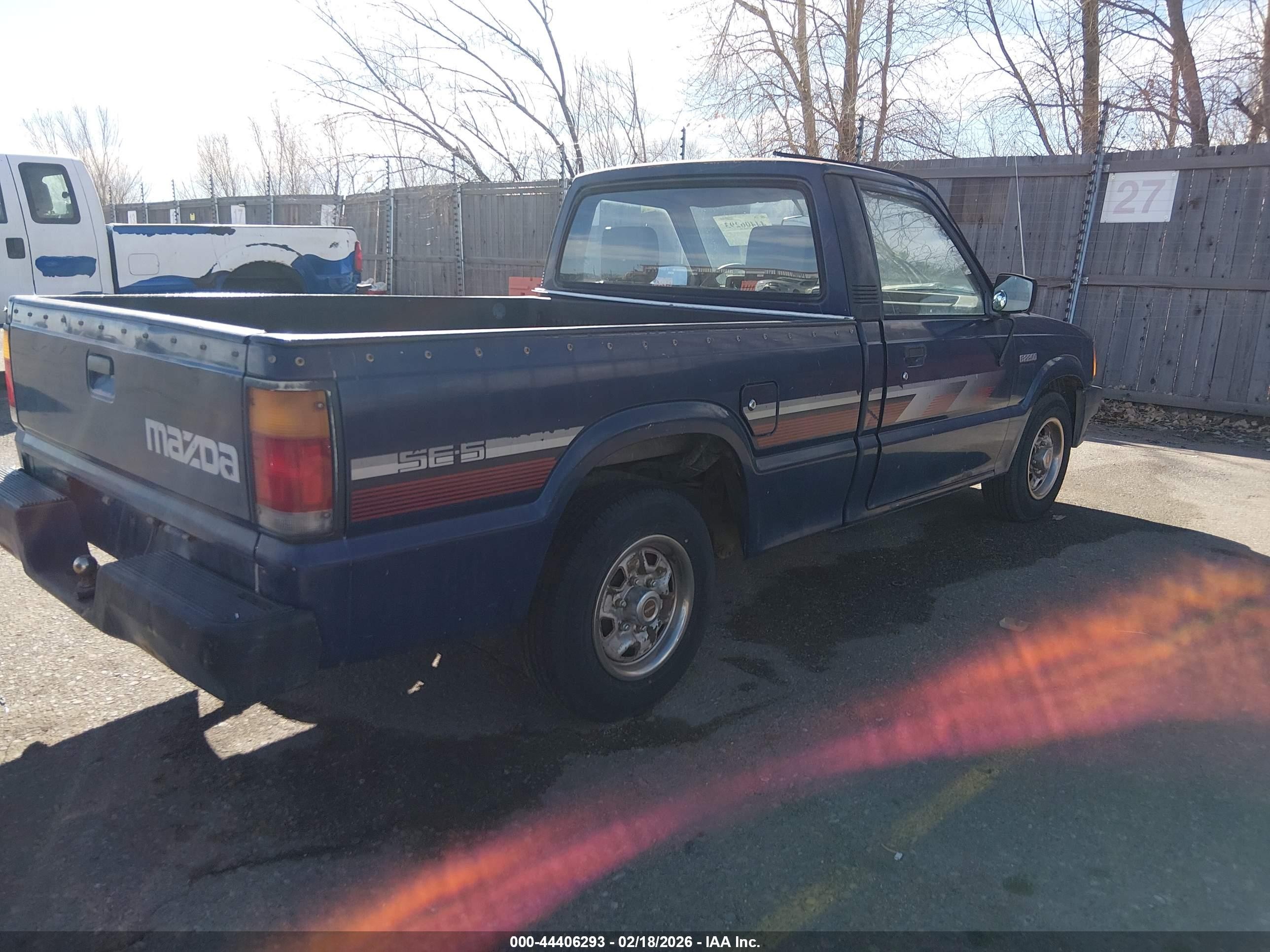 1991 Mazda B2200 Short Bed Blue vin: JM2UF1138M0105692
