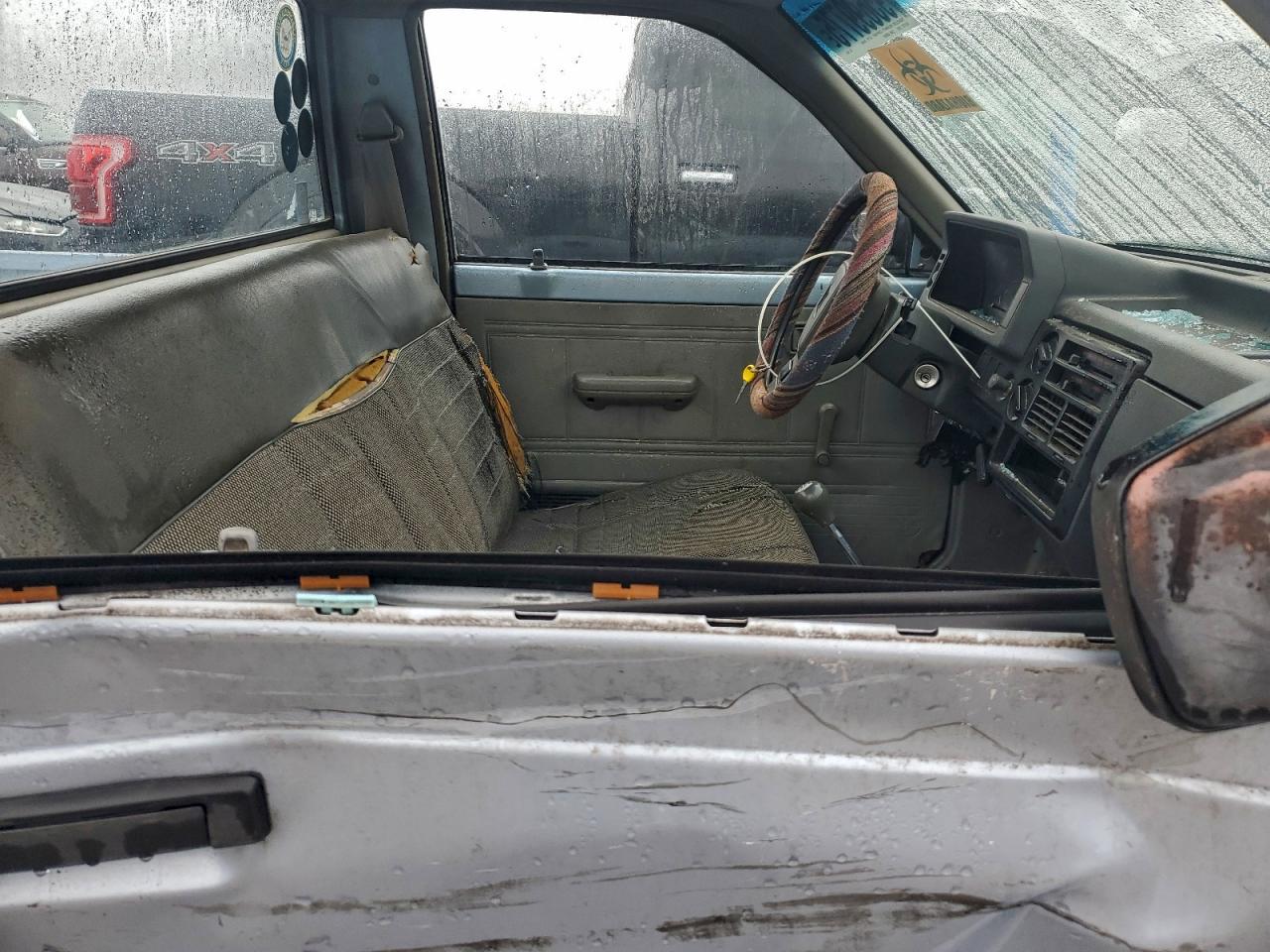 1989 Mazda B2200 Short Bed Blue vin: JM2UF1139K0714934