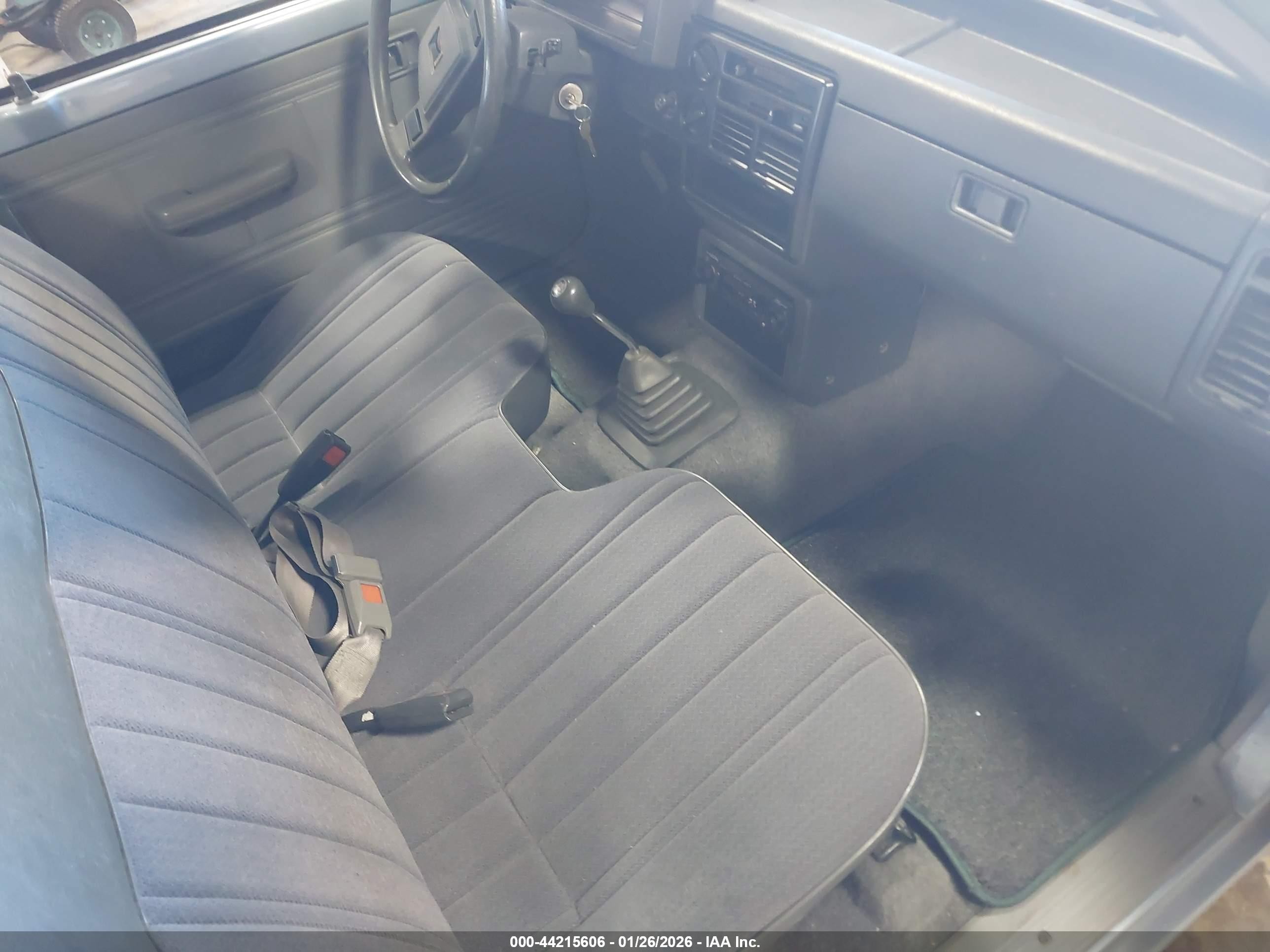 1989 Mazda B2200 Short Bed Gray vin: JM2UF1139K0809929