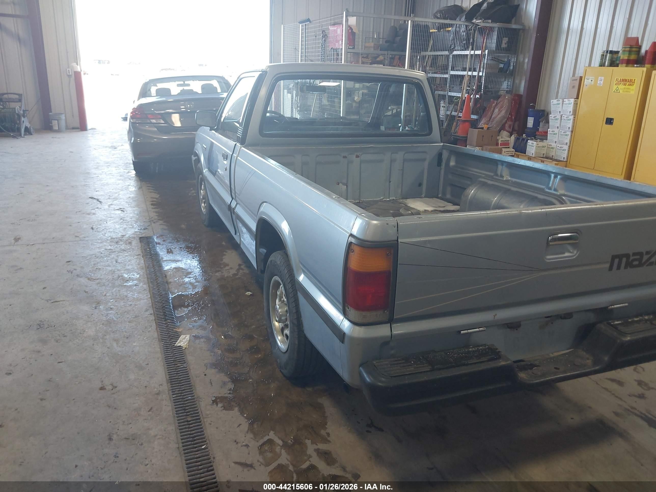 1989 Mazda B2200 Short Bed Gray vin: JM2UF1139K0809929