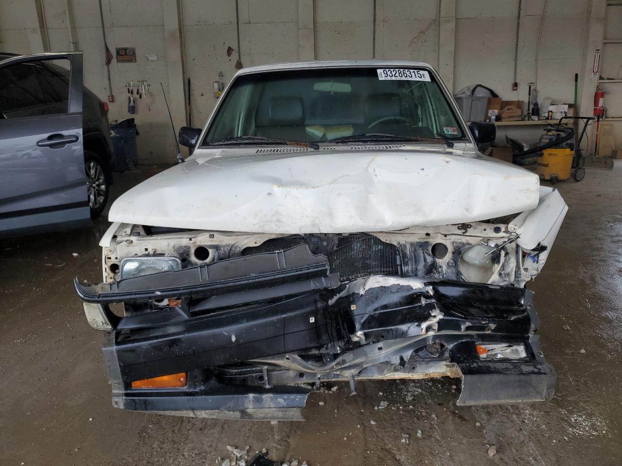 1988 Mazda B2200 Short Bed White vin: JM2UF113XJ0356547