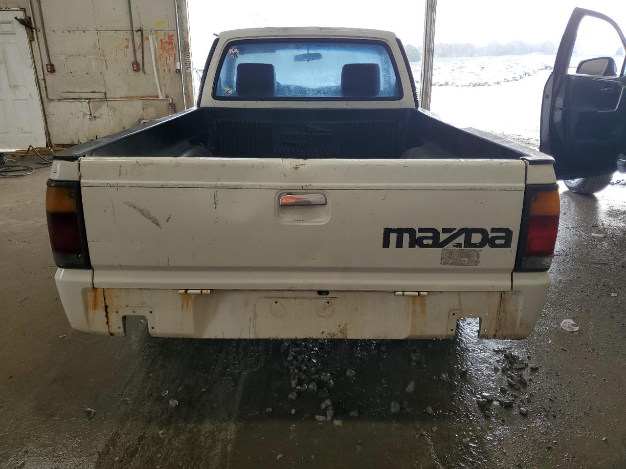1988 Mazda B2200 Short Bed White vin: JM2UF113XJ0356547