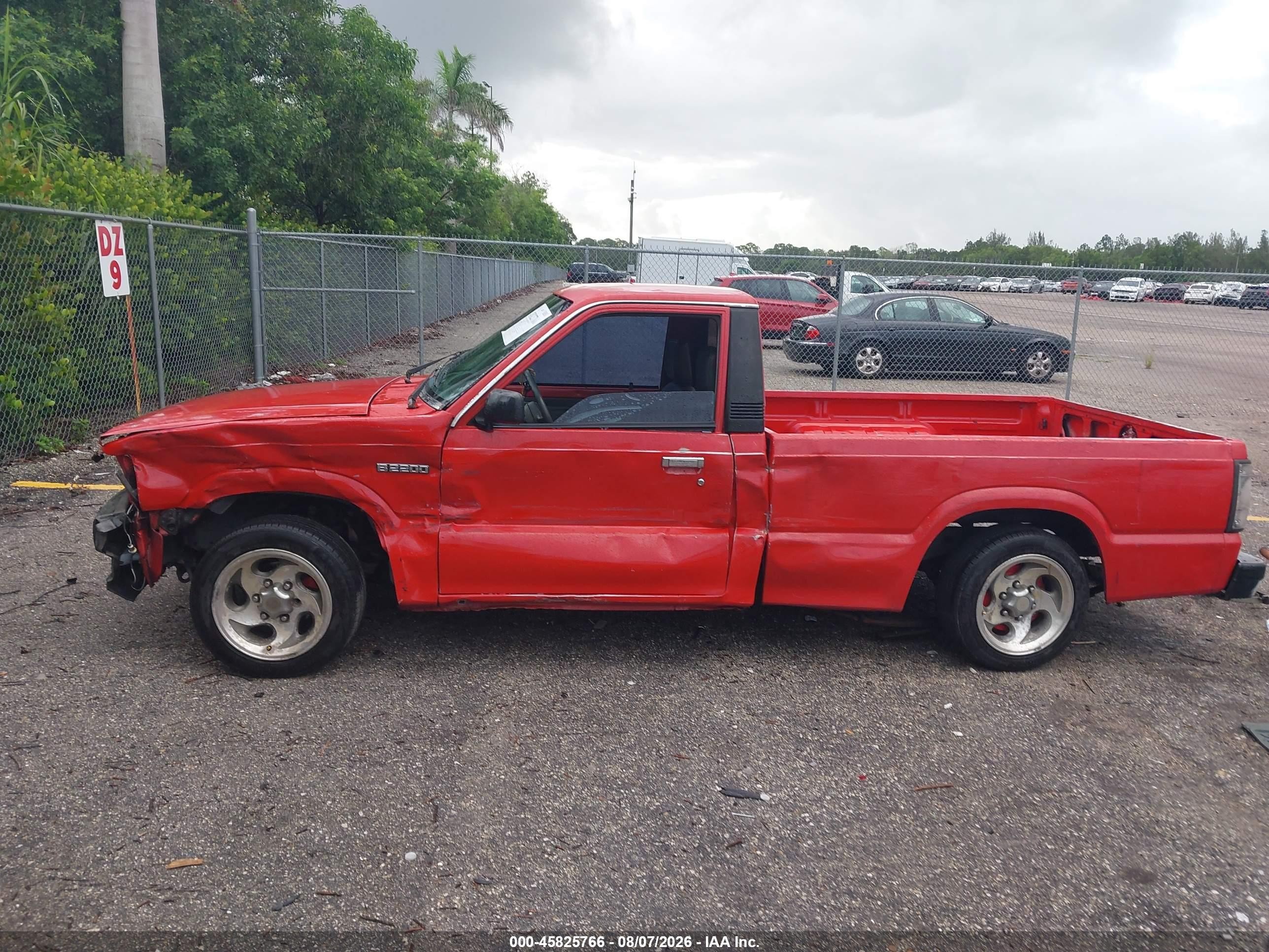 1989 Mazda B2200 Short Bed Красный vin: JM2UF113XK0803850