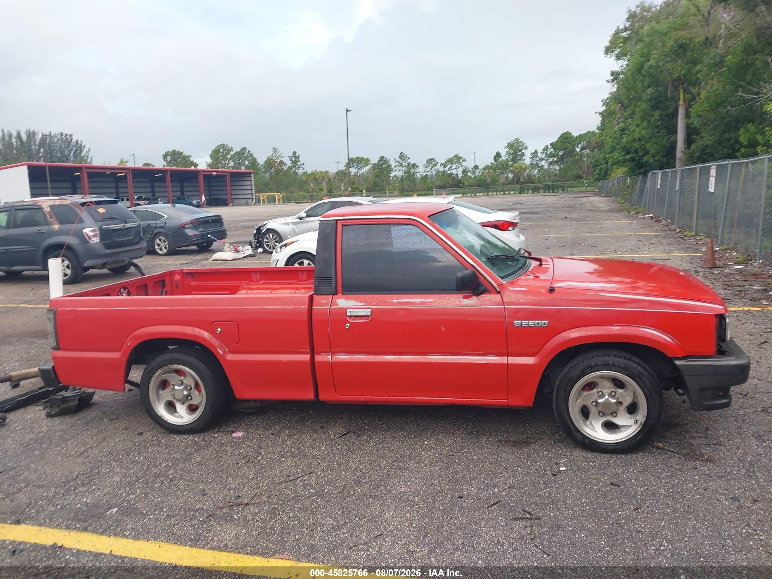 1989 Mazda B2200 Short Bed Красный vin: JM2UF113XK0803850