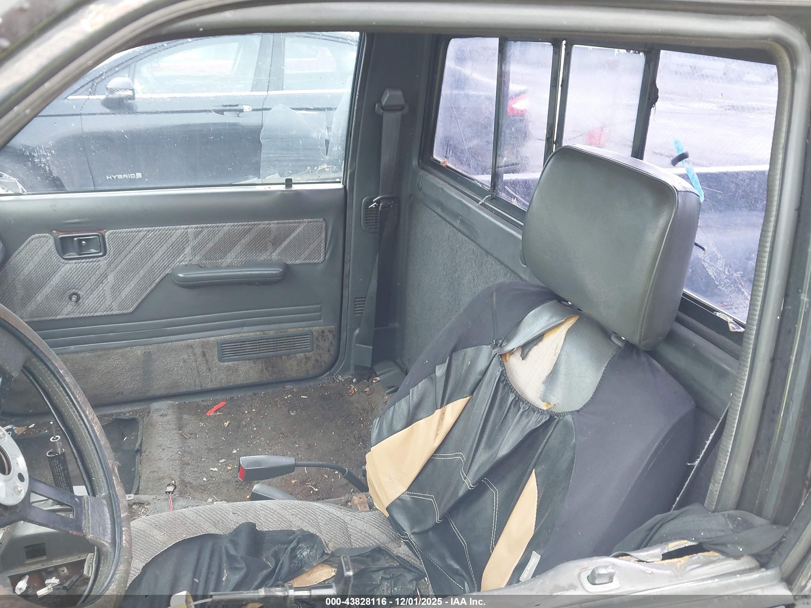 1991 Mazda B2600 Short Body Gray vin: JM2UF1141M0117028