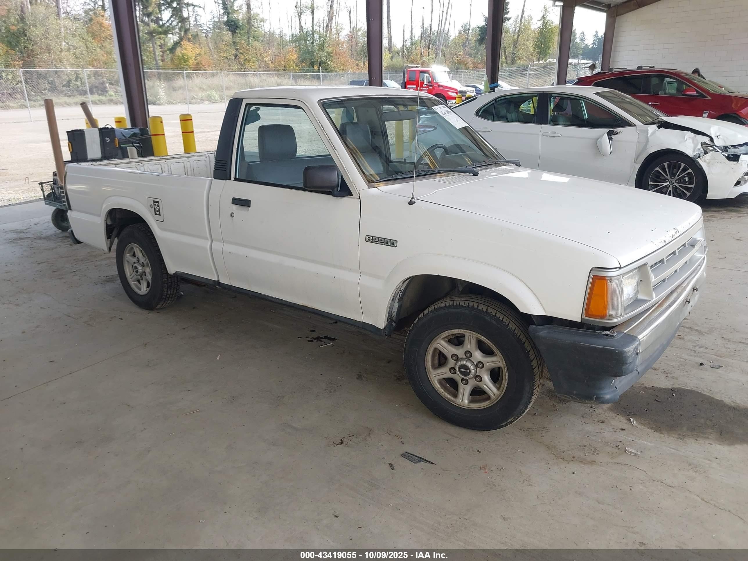 1993 Mazda B2200 Short Bed White vin: JM2UF1233P0390112