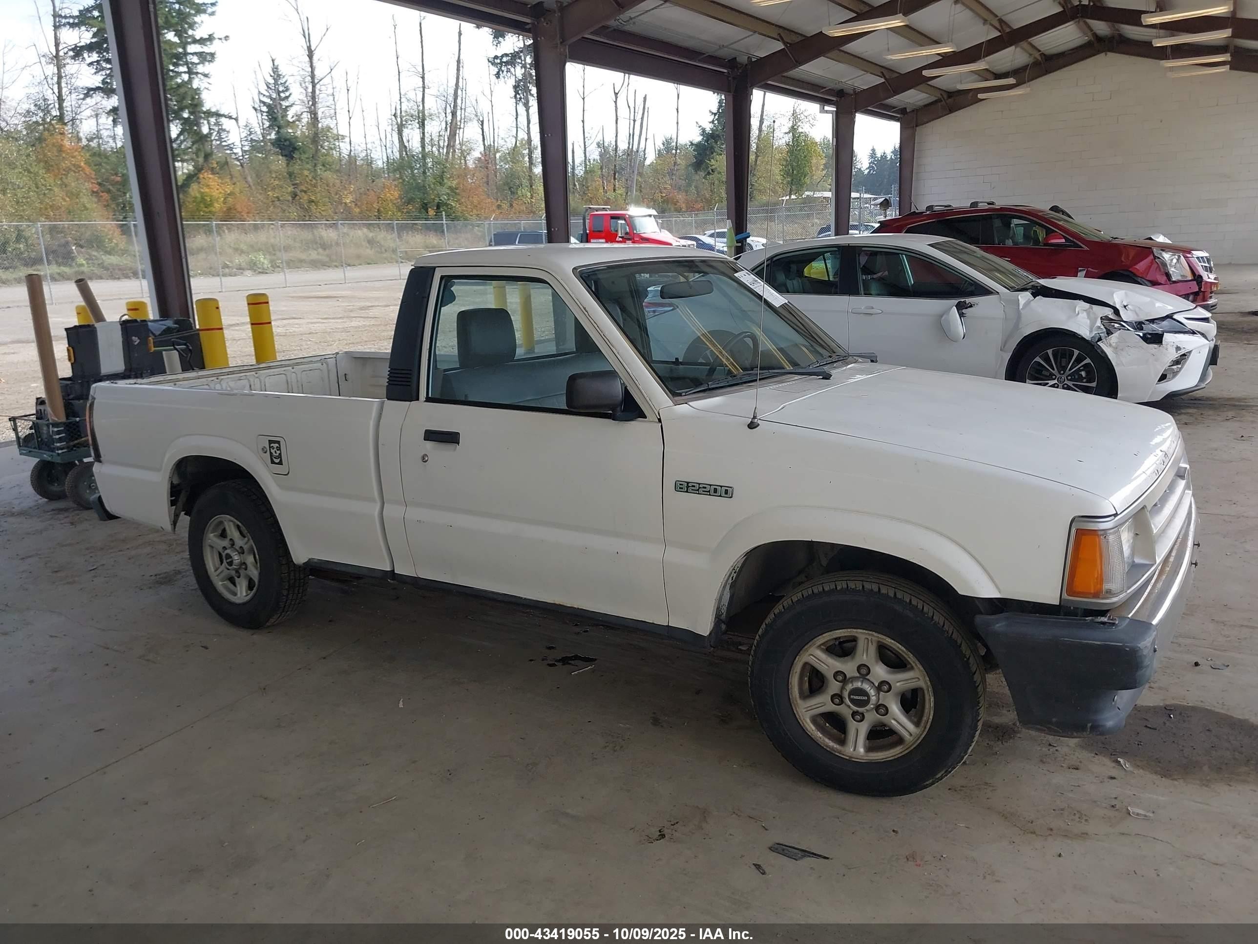 1993 Mazda B2200 Short Bed White vin: JM2UF1233P0390112