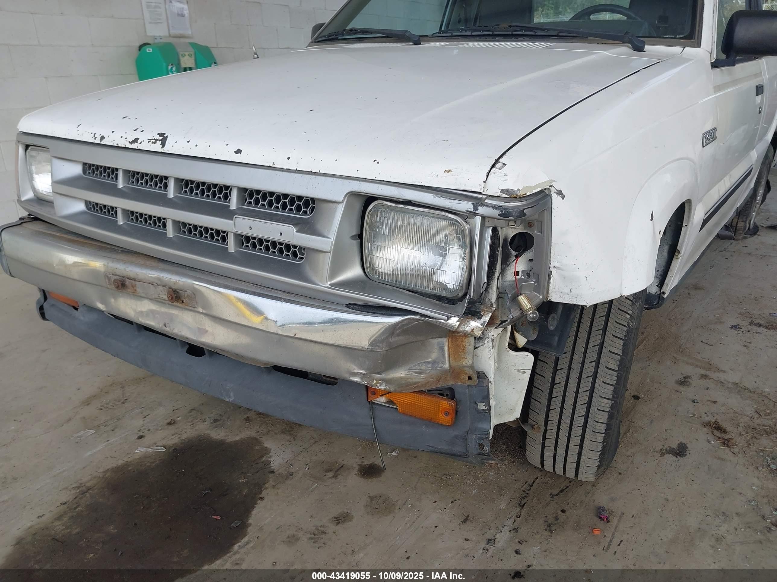 1993 Mazda B2200 Short Bed White vin: JM2UF1233P0390112