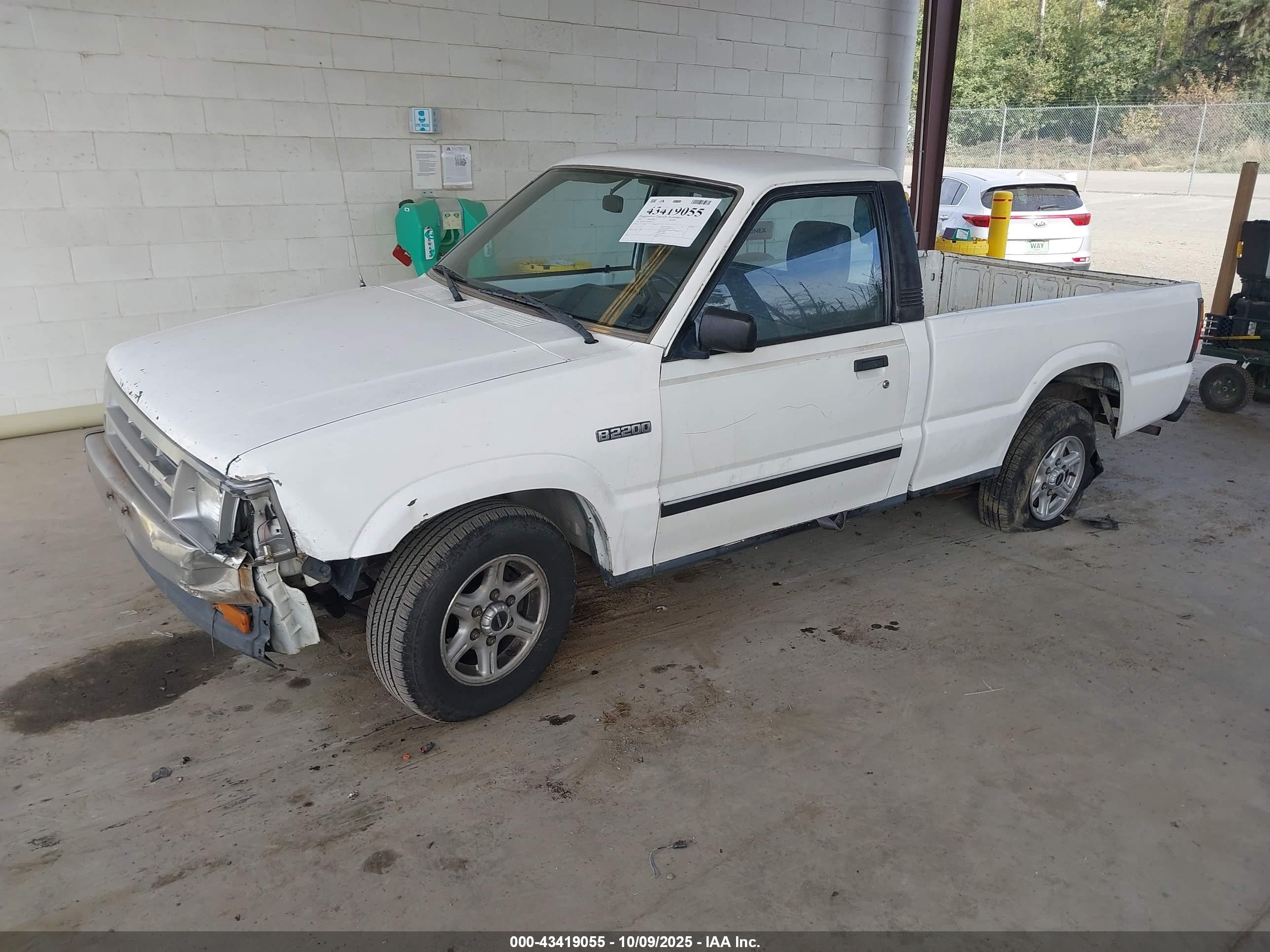 1993 Mazda B2200 Short Bed White vin: JM2UF1233P0390112