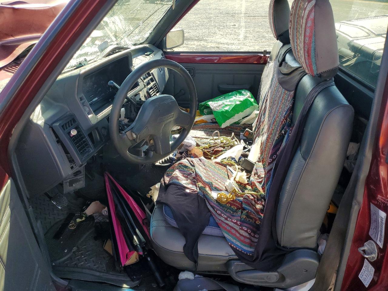 1992 Mazda B2200 Short Bed Maroon vin: JM2UF1236N0297341
