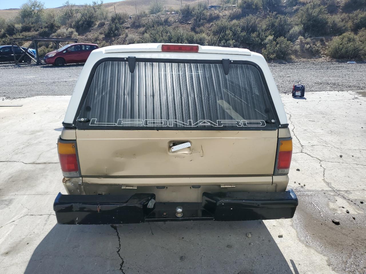 1987 Mazda B2000 Long Bed Gold vin: JM2UF2111H0503482