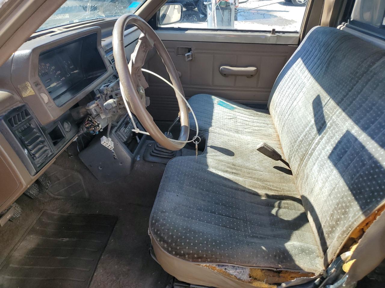 1987 Mazda B2000 Long Bed Gold vin: JM2UF2111H0503482
