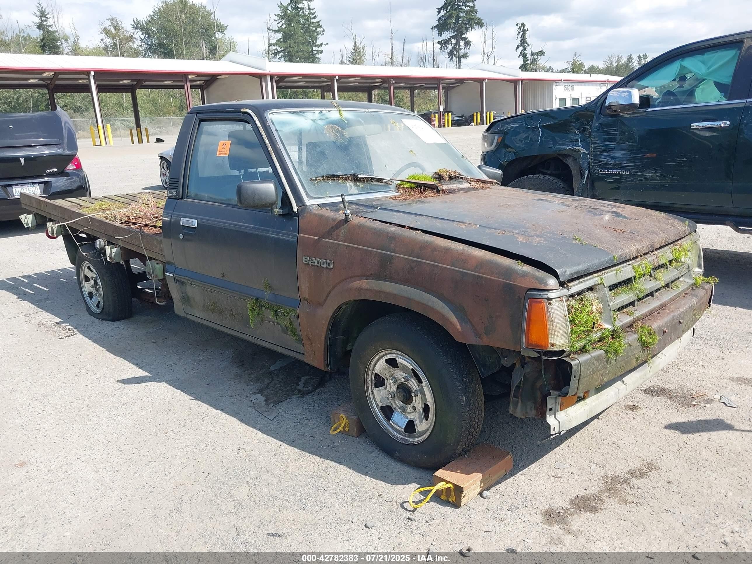 1986 Mazda B2000 Long Bed Black vin: JM2UF2113G0524509