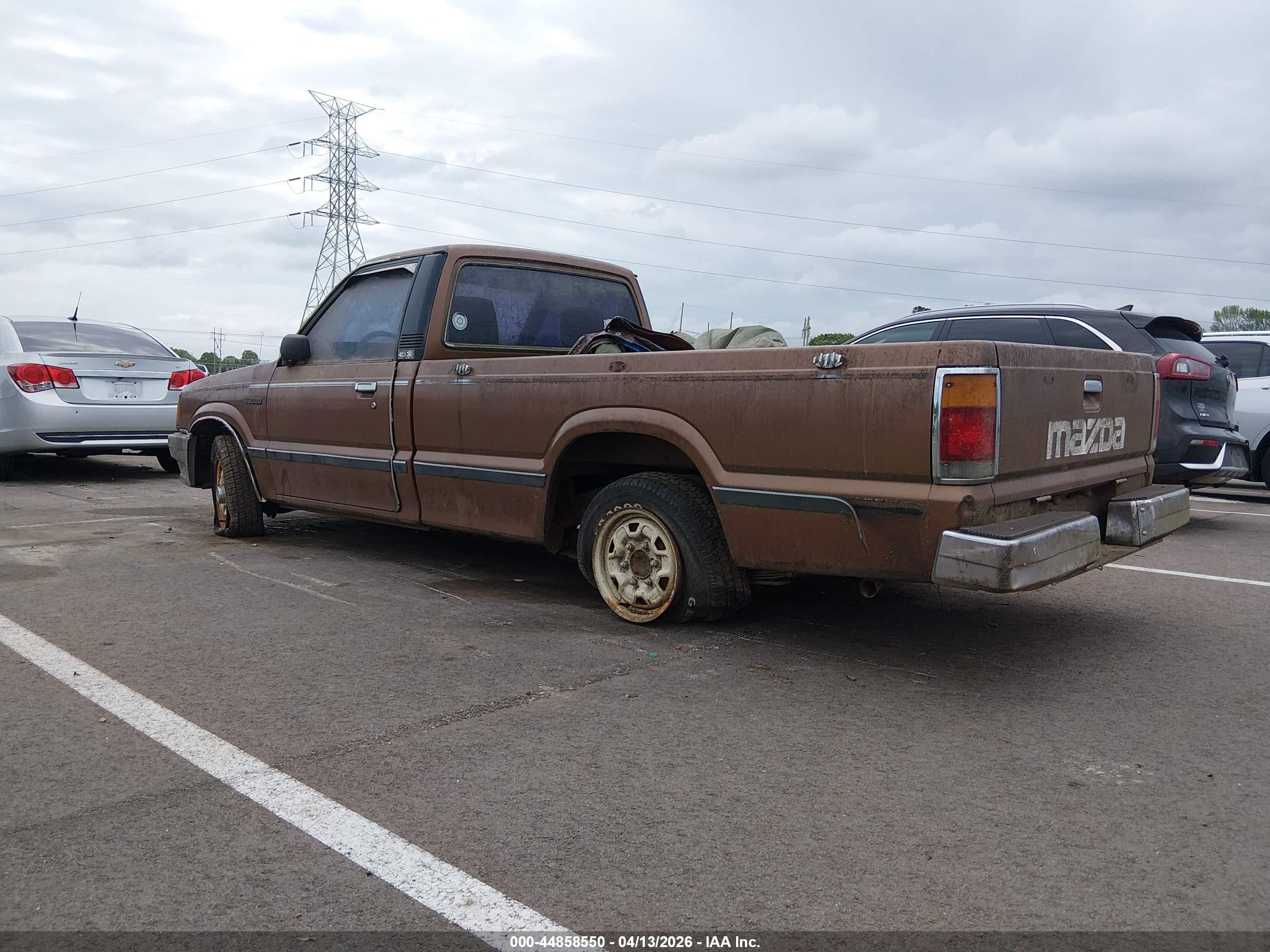 1986 Mazda B2000 Long Bed Brown vin: JM2UF2115G0551095
