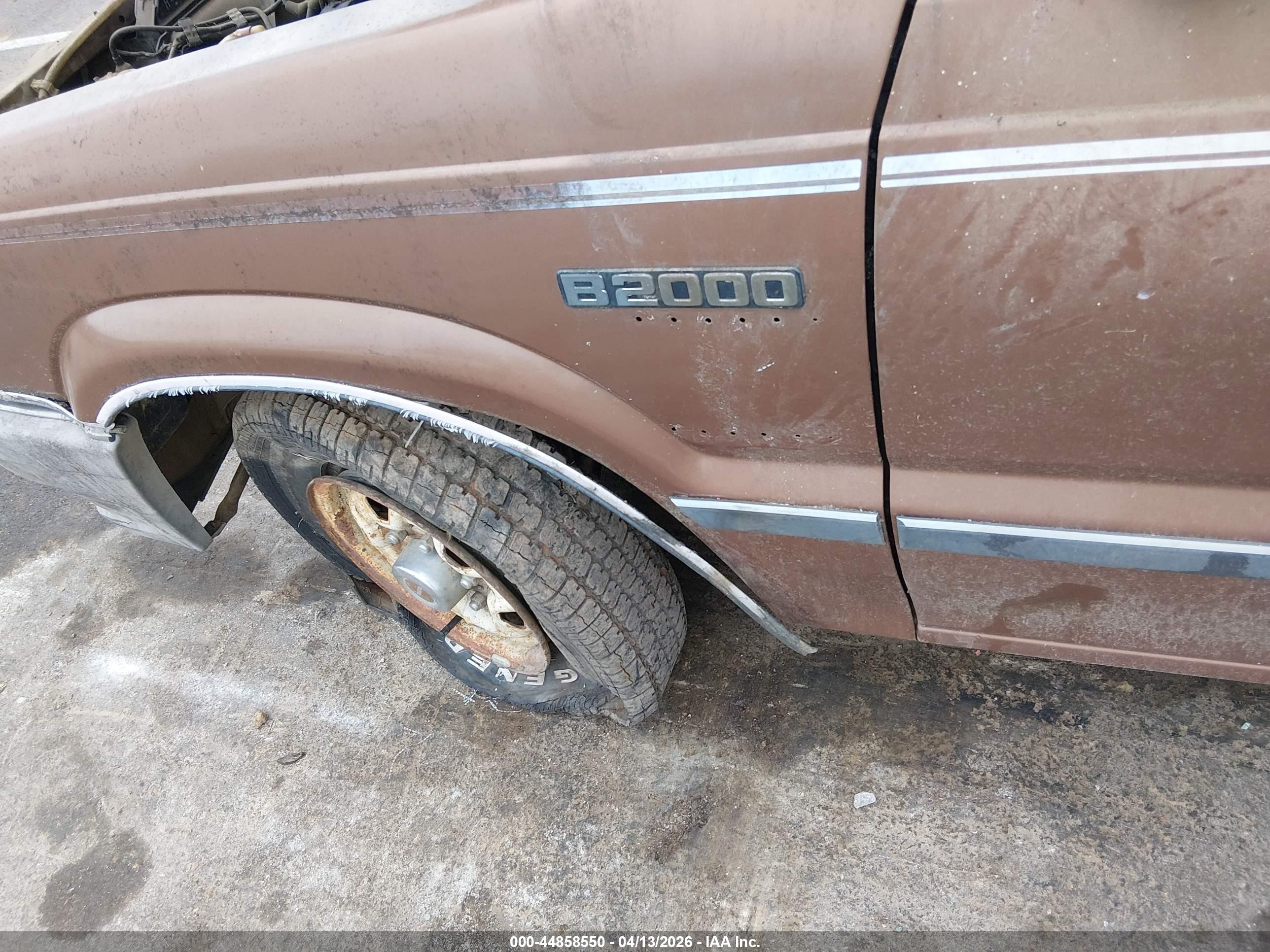 1986 Mazda B2000 Long Bed Brown vin: JM2UF2115G0551095