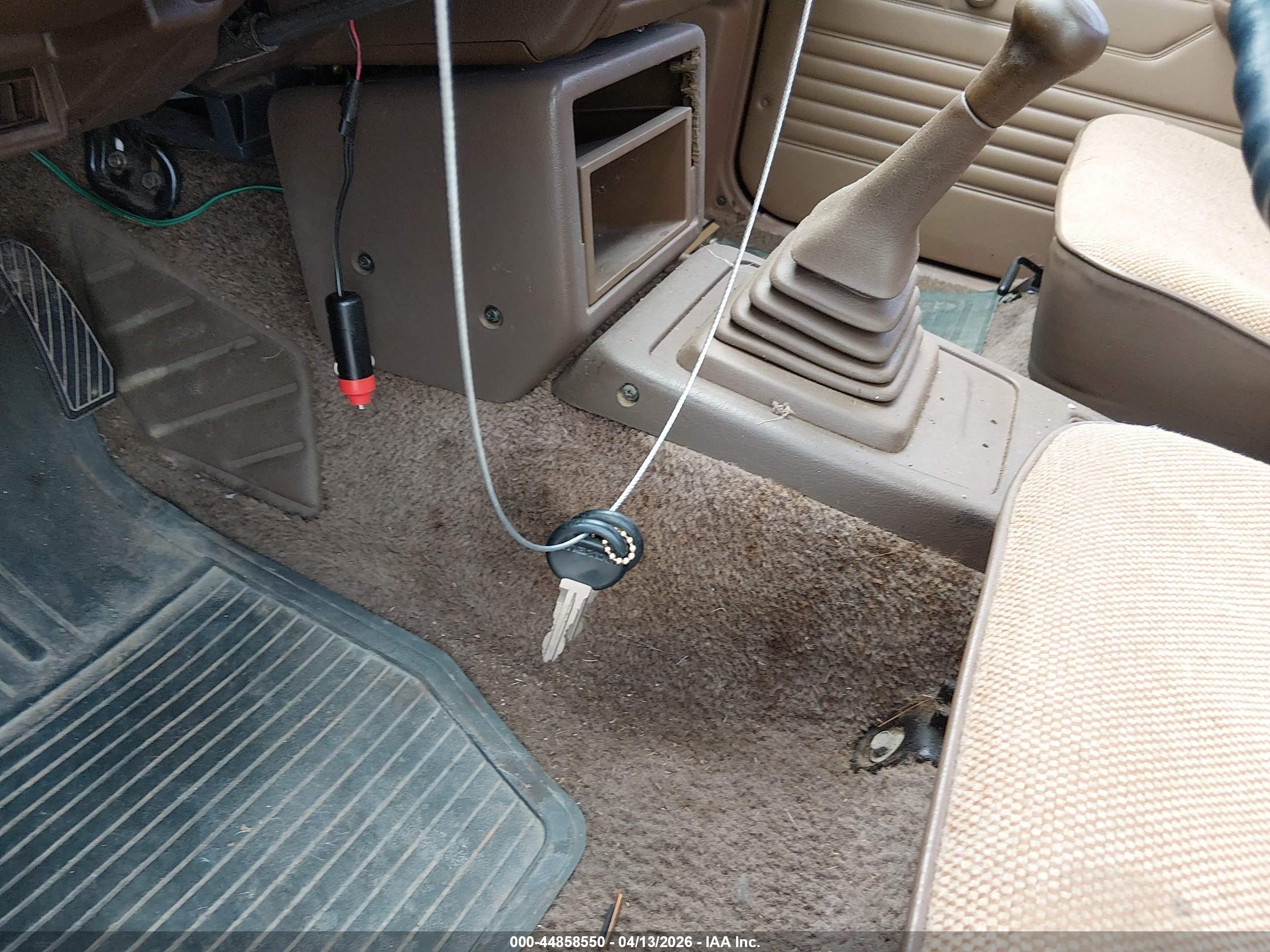 1986 Mazda B2000 Long Bed Brown vin: JM2UF2115G0551095