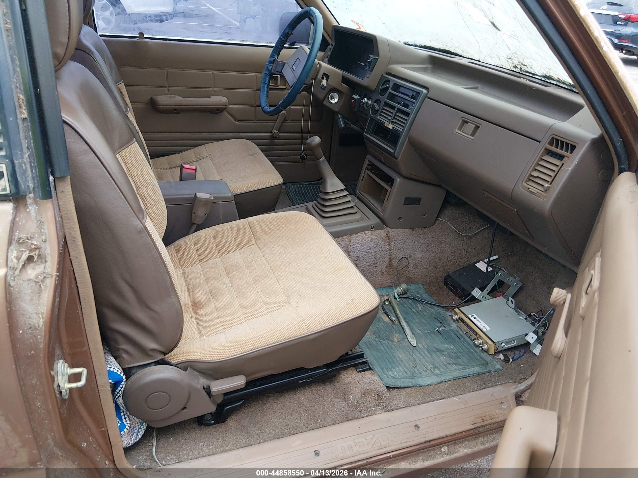 1986 Mazda B2000 Long Bed Brown vin: JM2UF2115G0551095