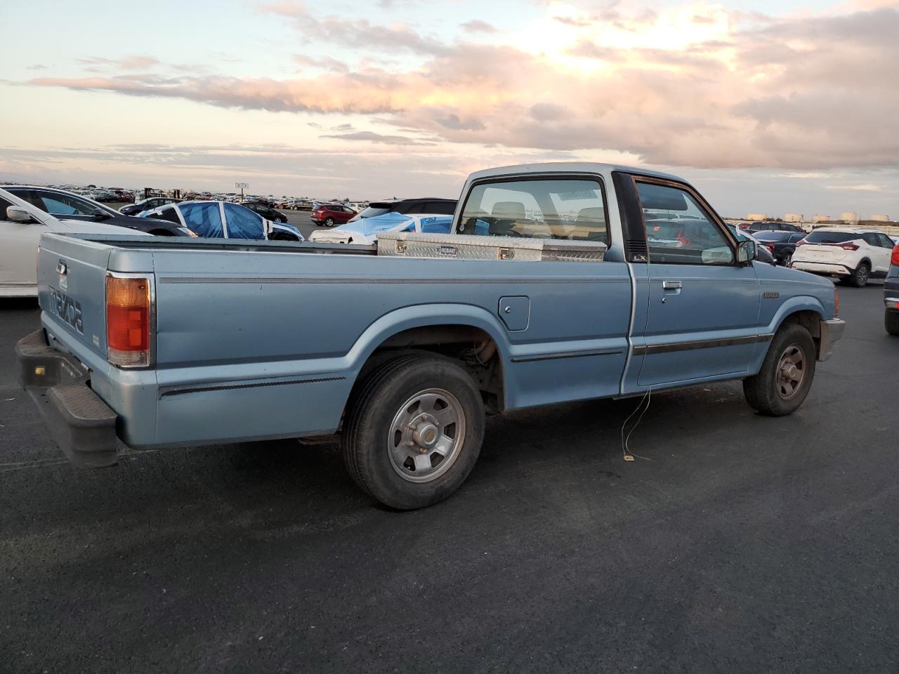 1986 Mazda B2000 Long Bed Синий vin: JM2UF211XG0629063