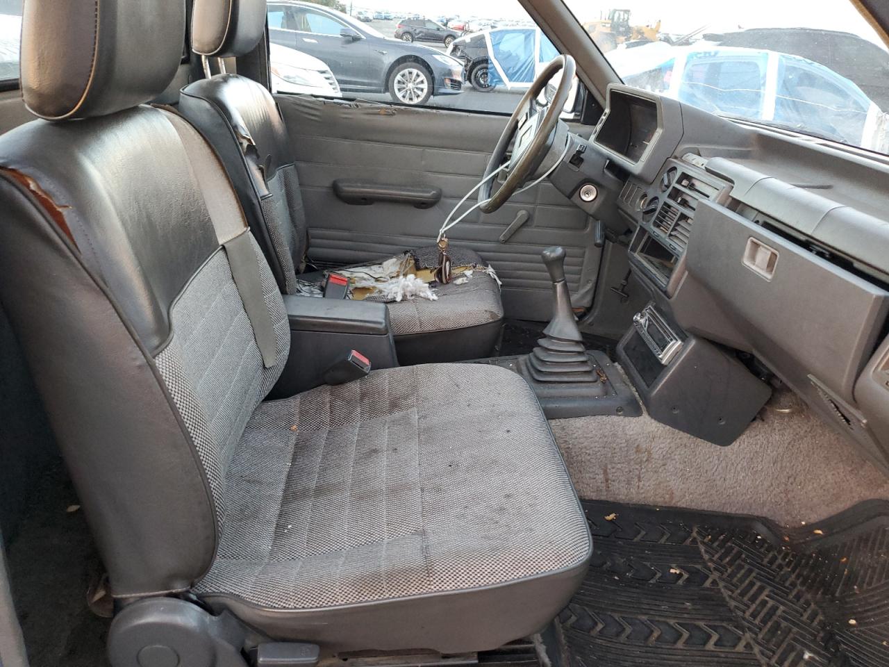 1986 Mazda B2000 Long Bed Синий vin: JM2UF211XG0629063