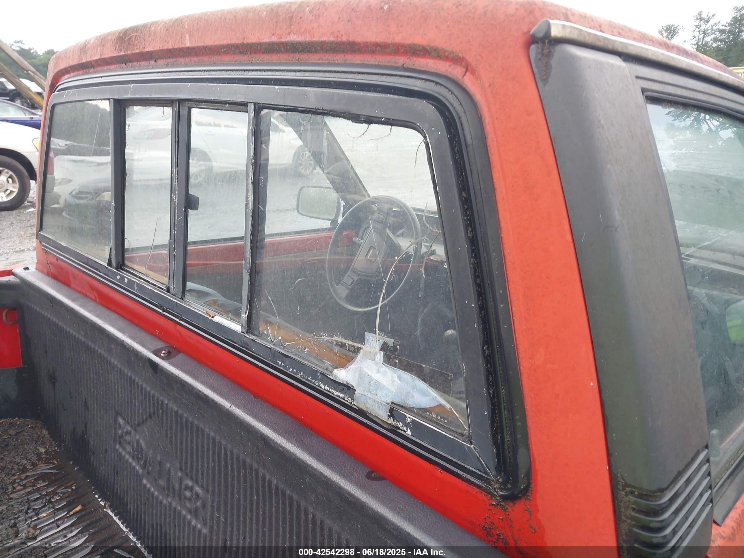 1989 Mazda B2200 Long Bed Red vin: JM2UF2135K0760914