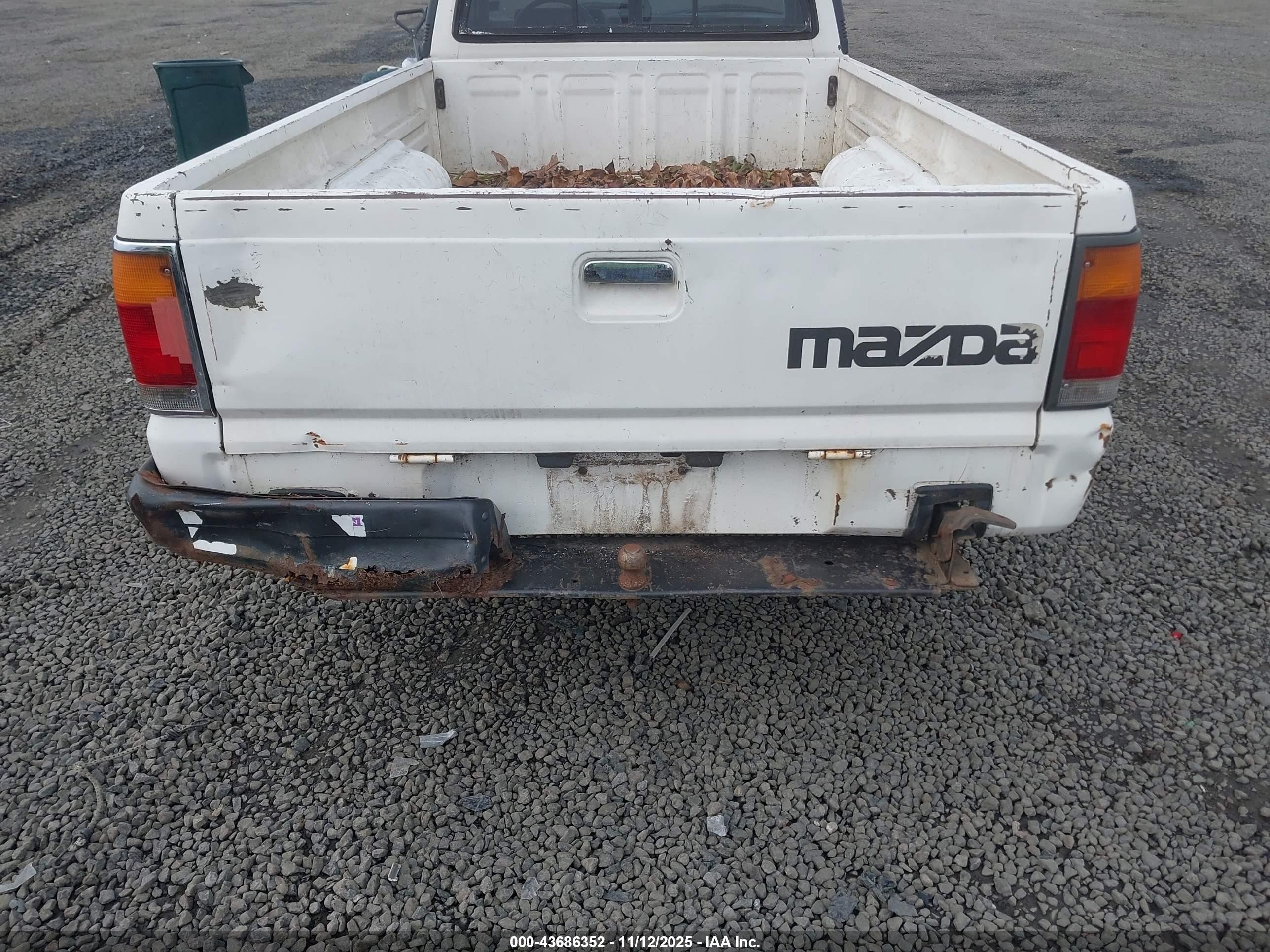 1988 Mazda B2200 Long Bed White vin: JM2UF2139J0302436
