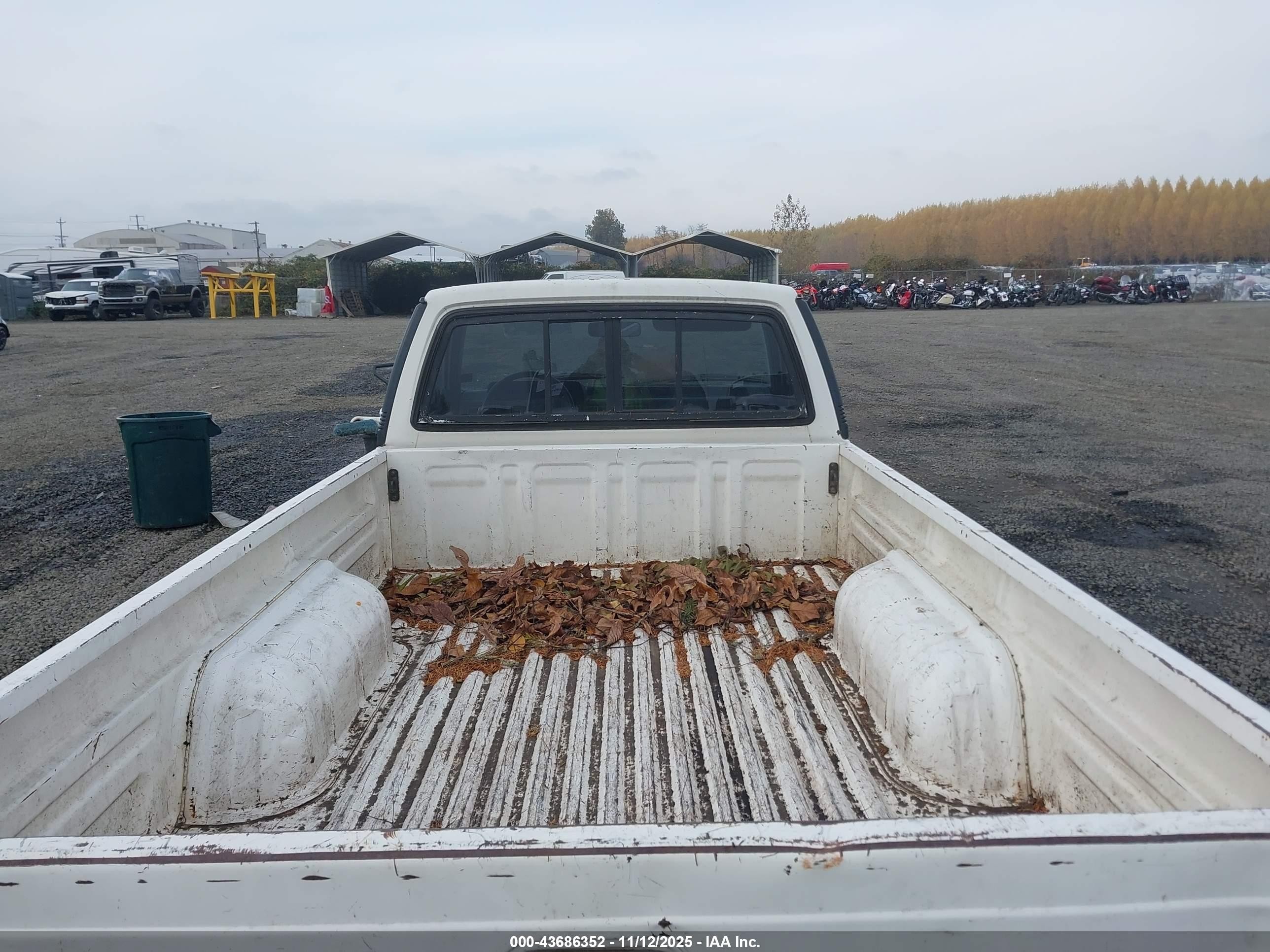 1988 Mazda B2200 Long Bed White vin: JM2UF2139J0302436