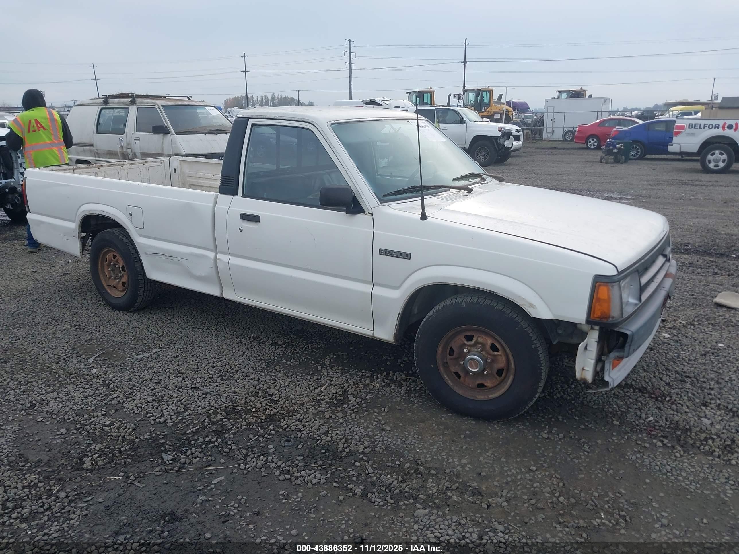 1988 Mazda B2200 Long Bed White vin: JM2UF2139J0302436