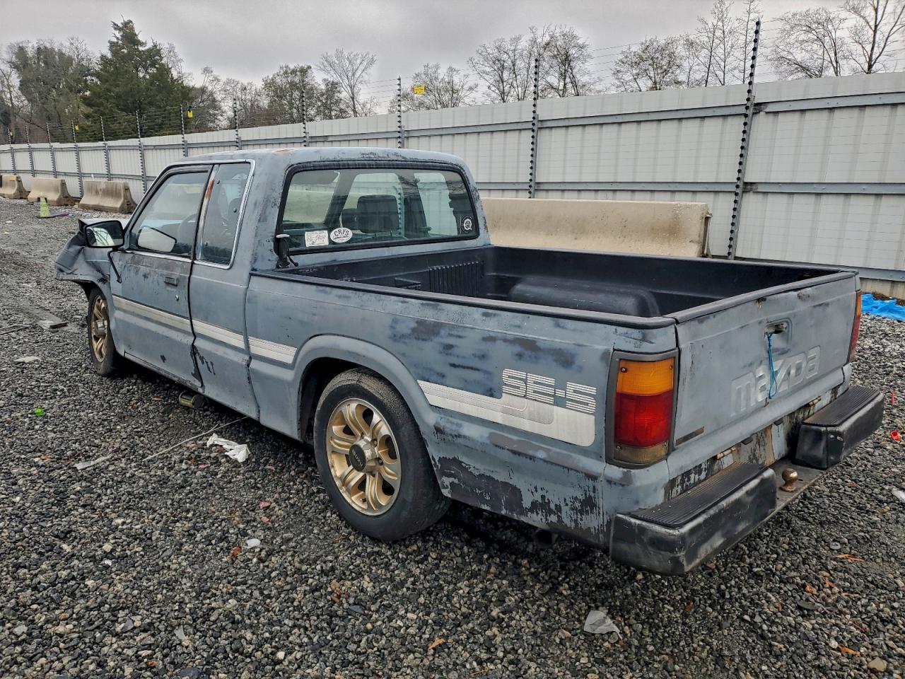 1987 Mazda B2000 Cab Plus Gray vin: JM2UF3111H0516481