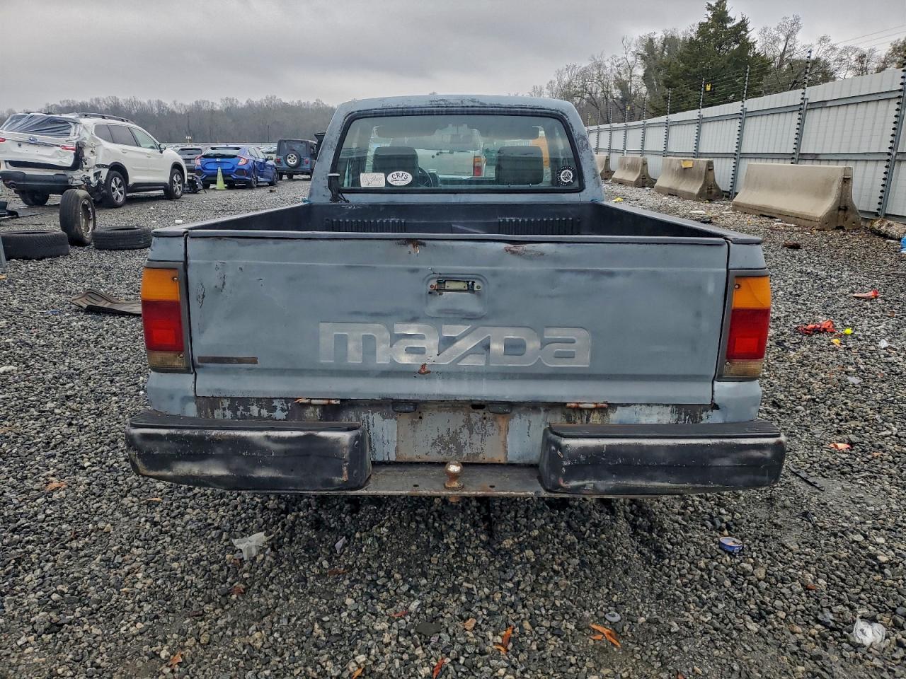 1987 Mazda B2000 Cab Plus Gray vin: JM2UF3111H0516481