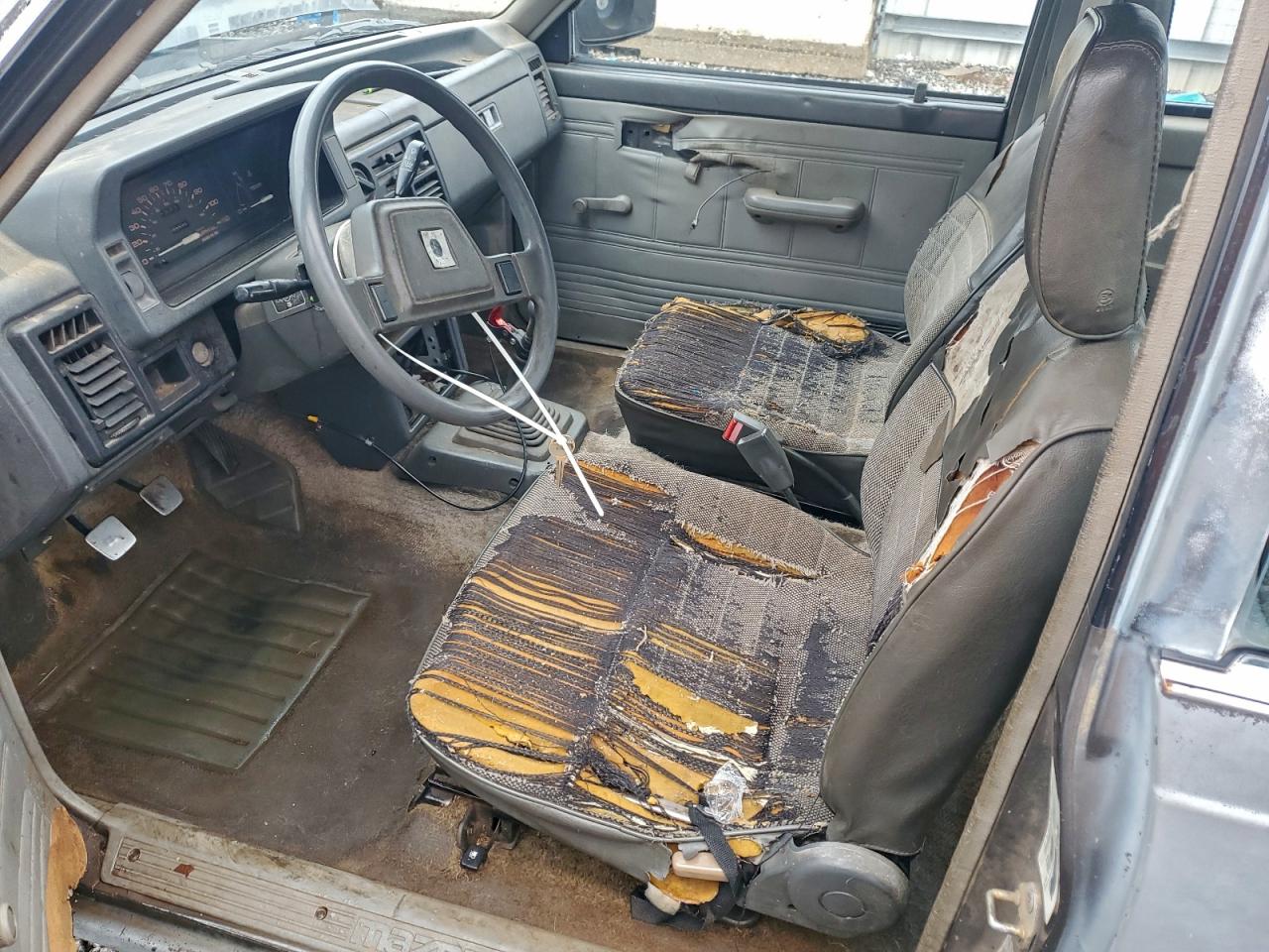 1987 Mazda B2000 Cab Plus Gray vin: JM2UF3111H0516481