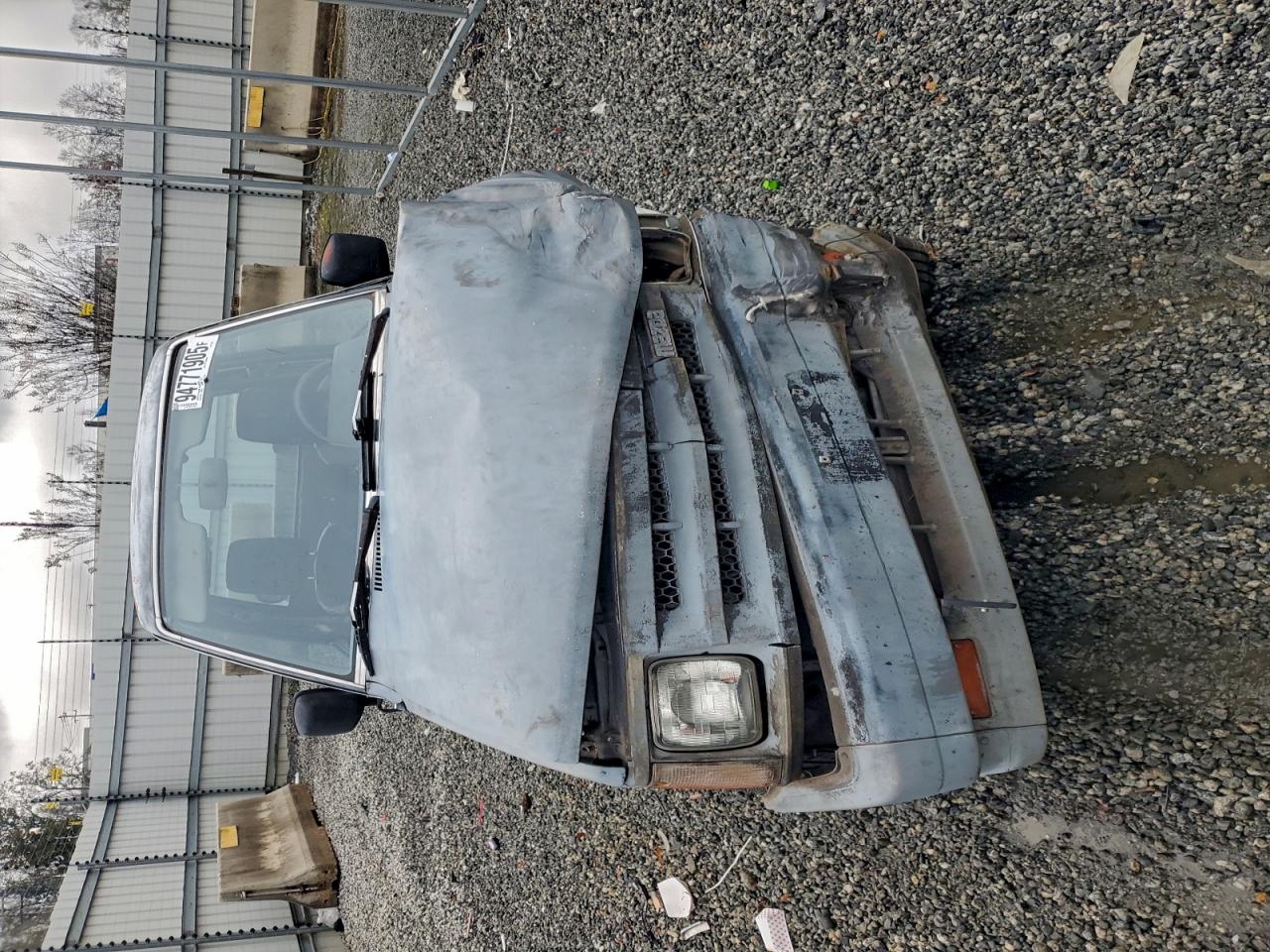 1987 Mazda B2000 Cab Plus Gray vin: JM2UF3111H0516481