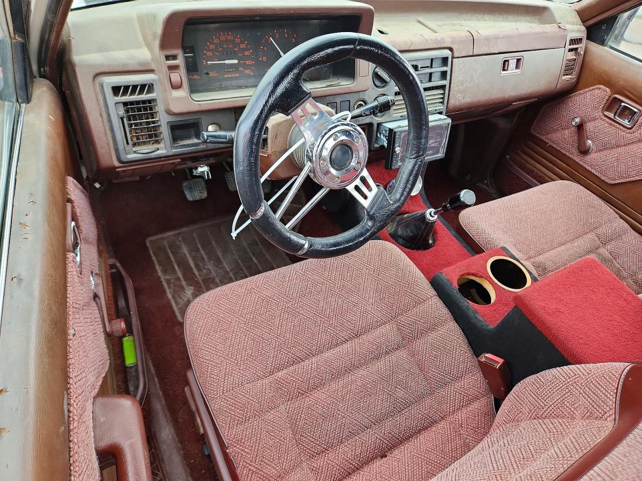 1987 Mazda B2000 Cab Plus Two Tone vin: JM2UF3111H0570122