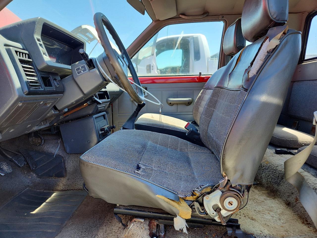 1986 Mazda B2000 Long Bed Red vin: JM2UF3112G0634246