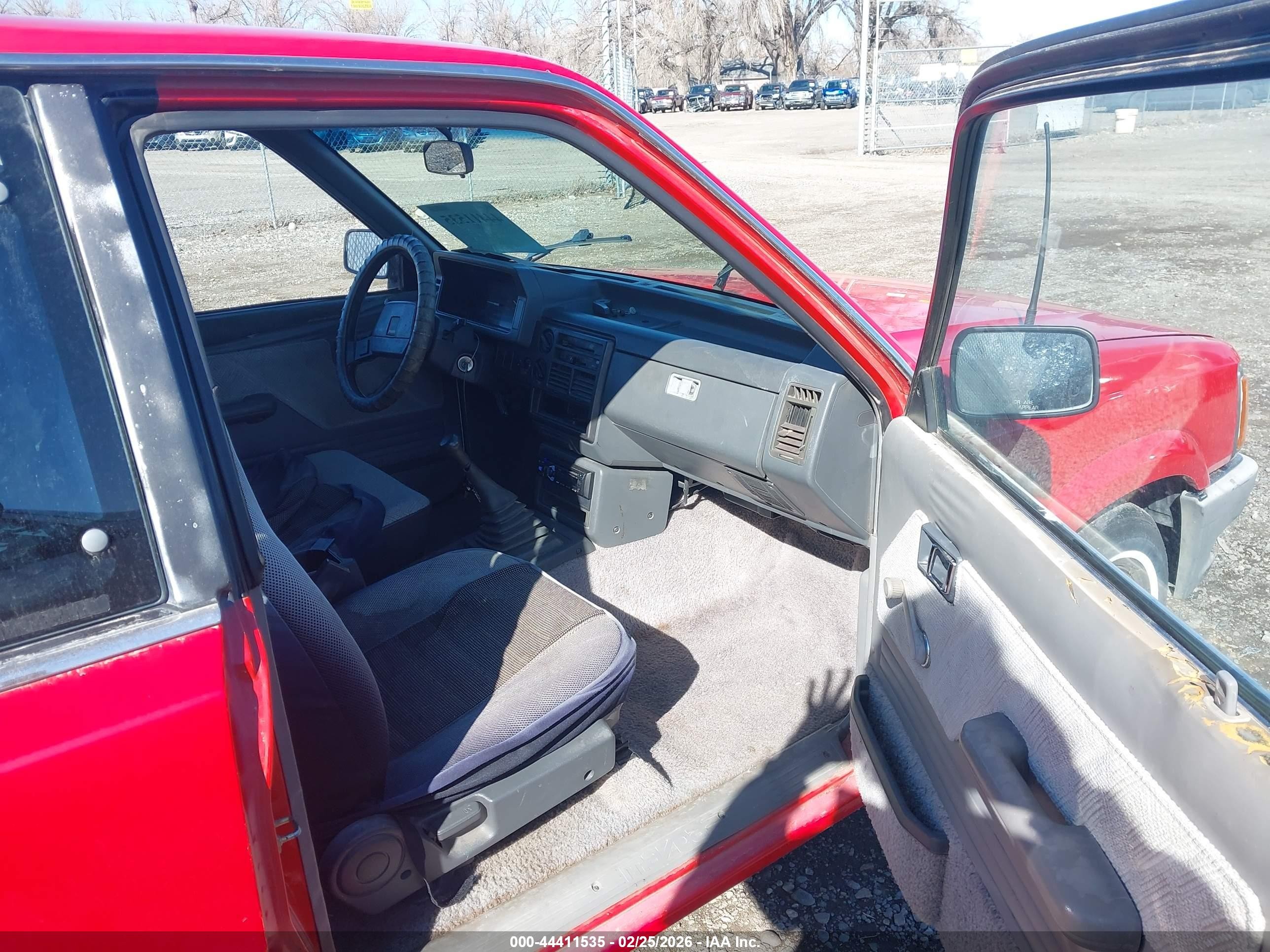 1986 Mazda B2000 Long Bed Красный vin: JM2UF3113G0612532
