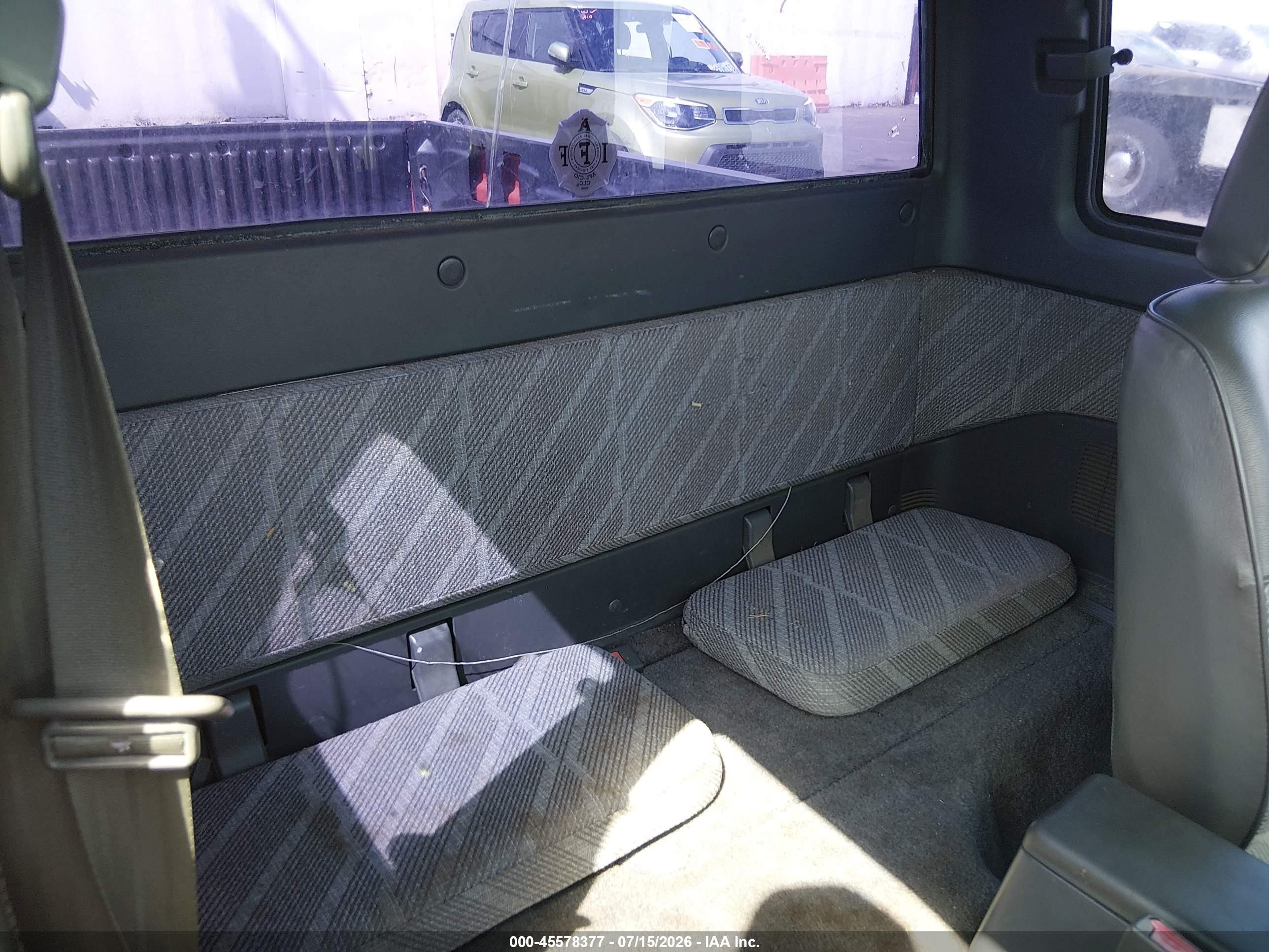 1990 Mazda B2200 Cab Plus Red vin: JM2UF3130L0865805