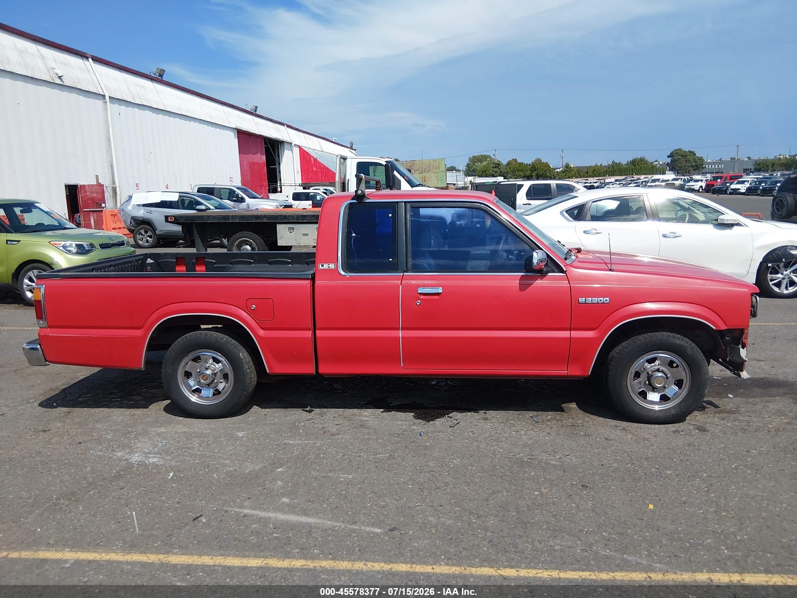 1990 Mazda B2200 Cab Plus Red vin: JM2UF3130L0865805