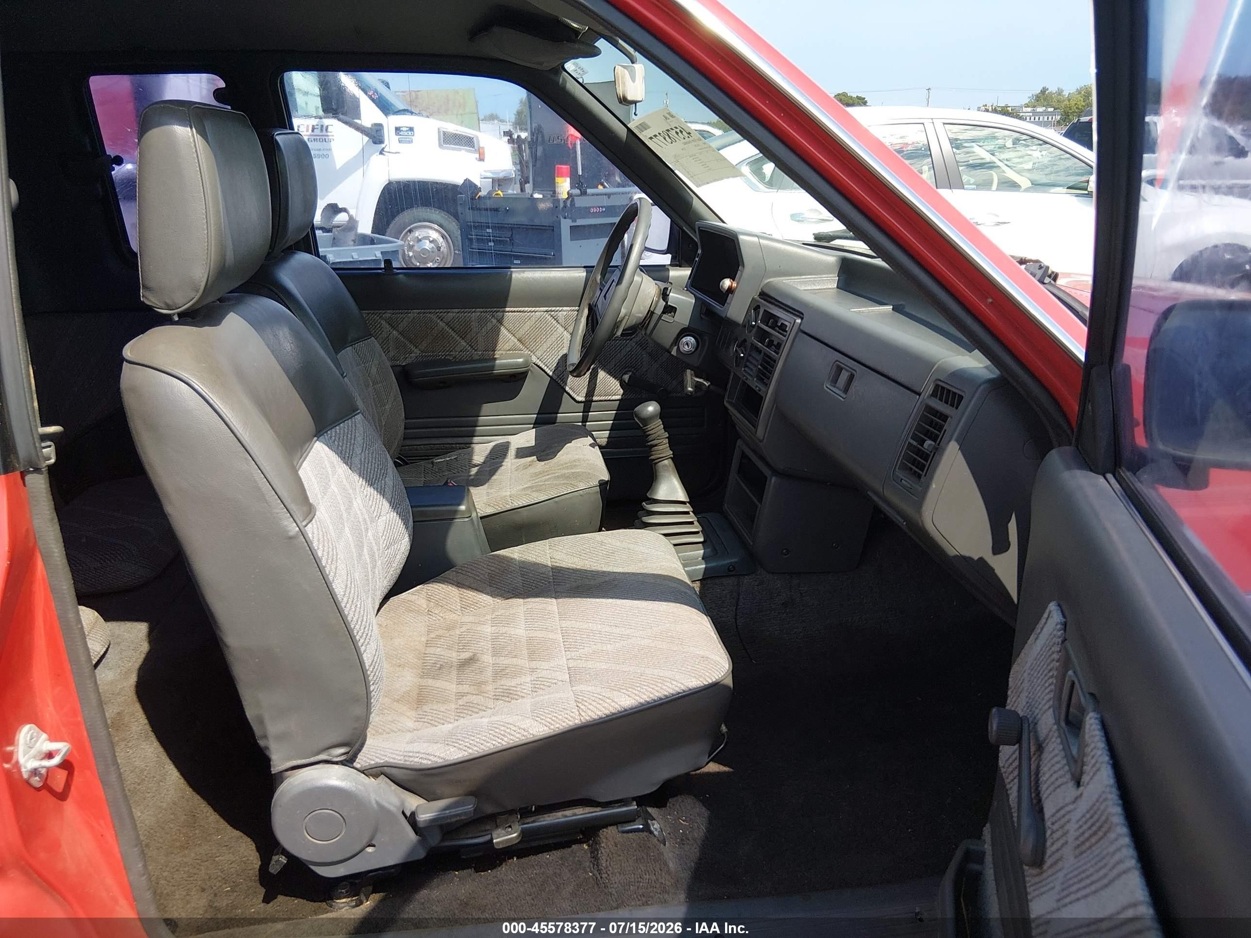 1990 Mazda B2200 Cab Plus Red vin: JM2UF3130L0865805