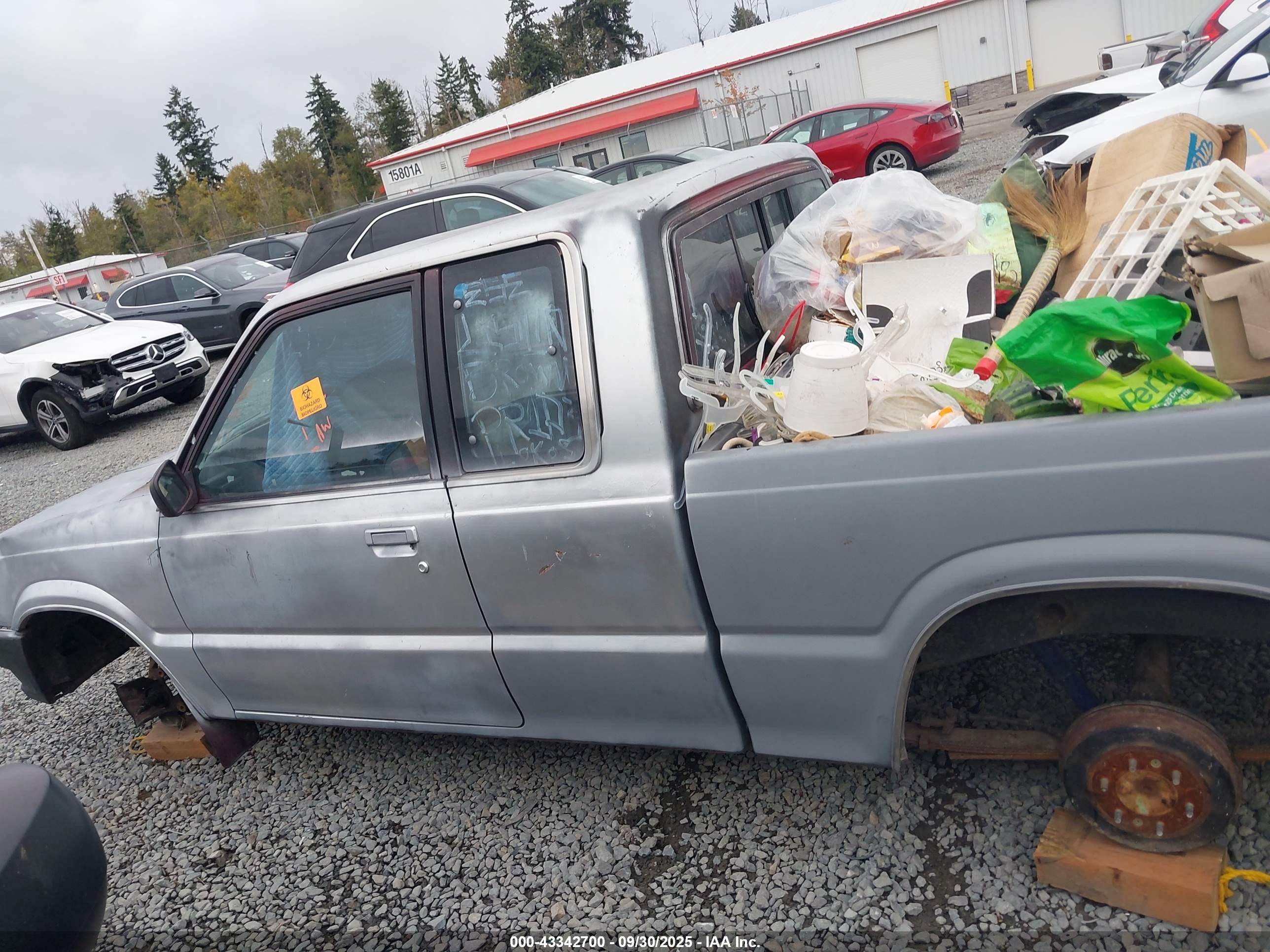 1991 Mazda B2200 Cab Plus Gray vin: JM2UF3131M0137072