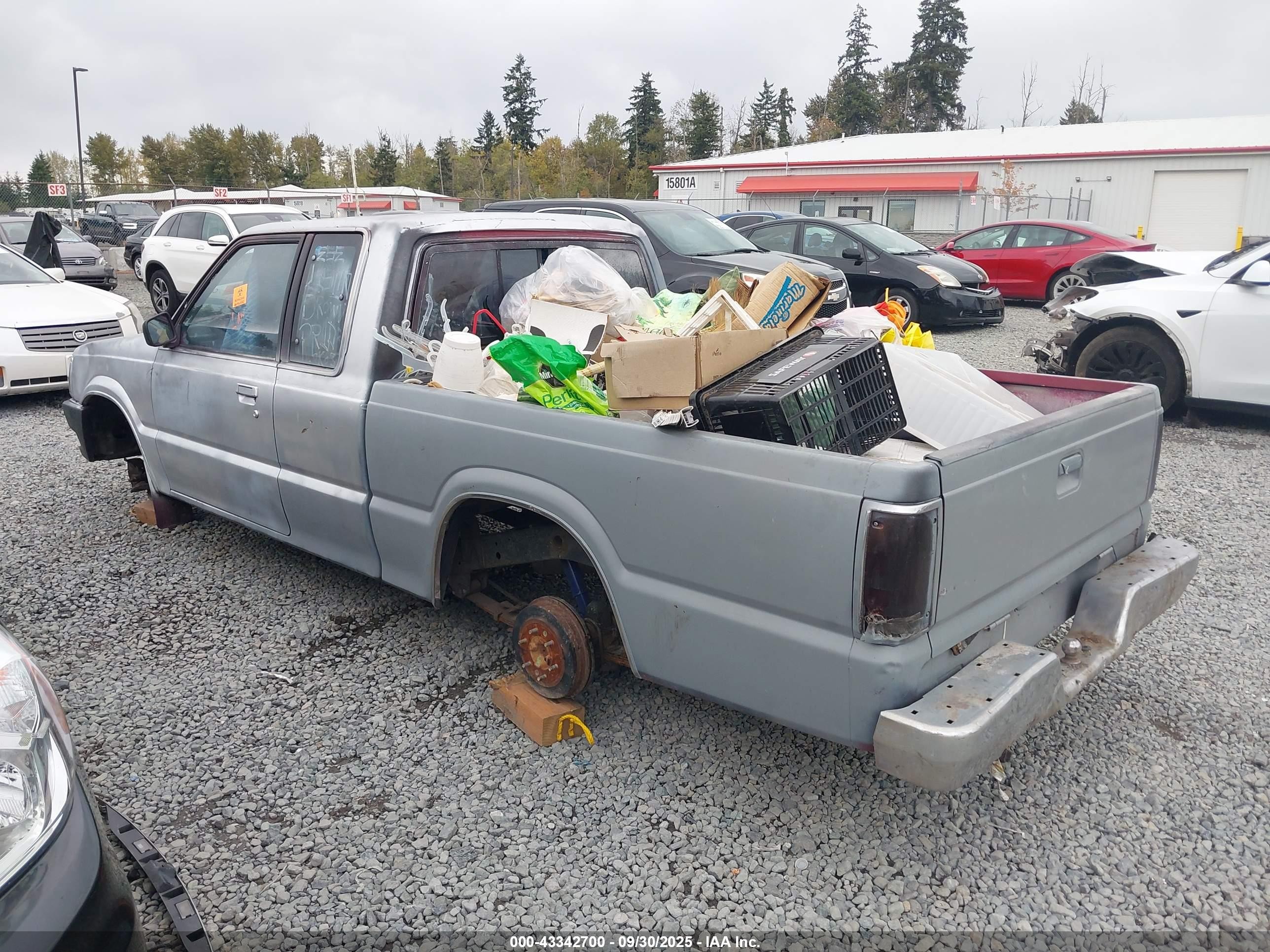 1991 Mazda B2200 Cab Plus Gray vin: JM2UF3131M0137072