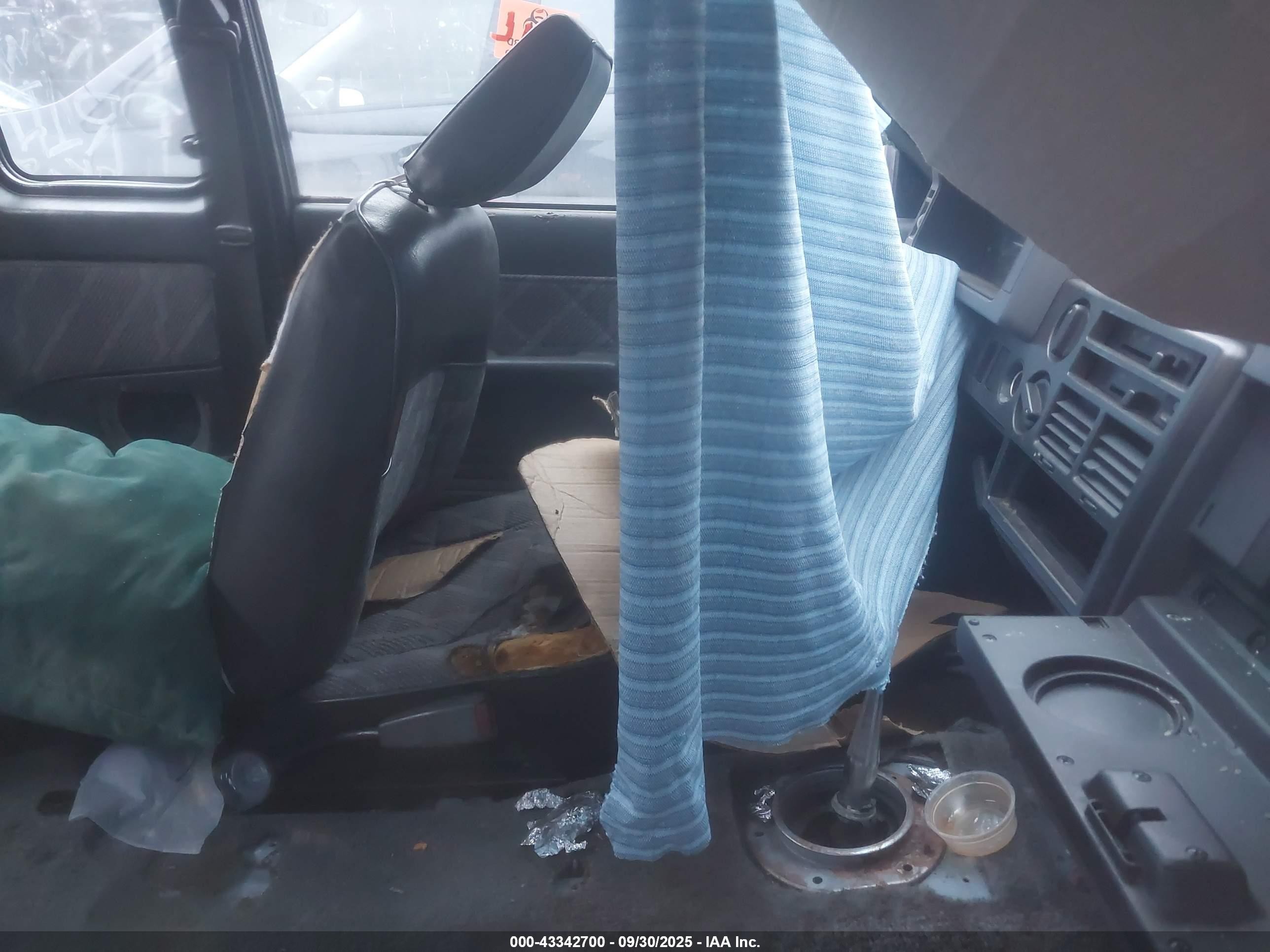1991 Mazda B2200 Cab Plus Gray vin: JM2UF3131M0137072