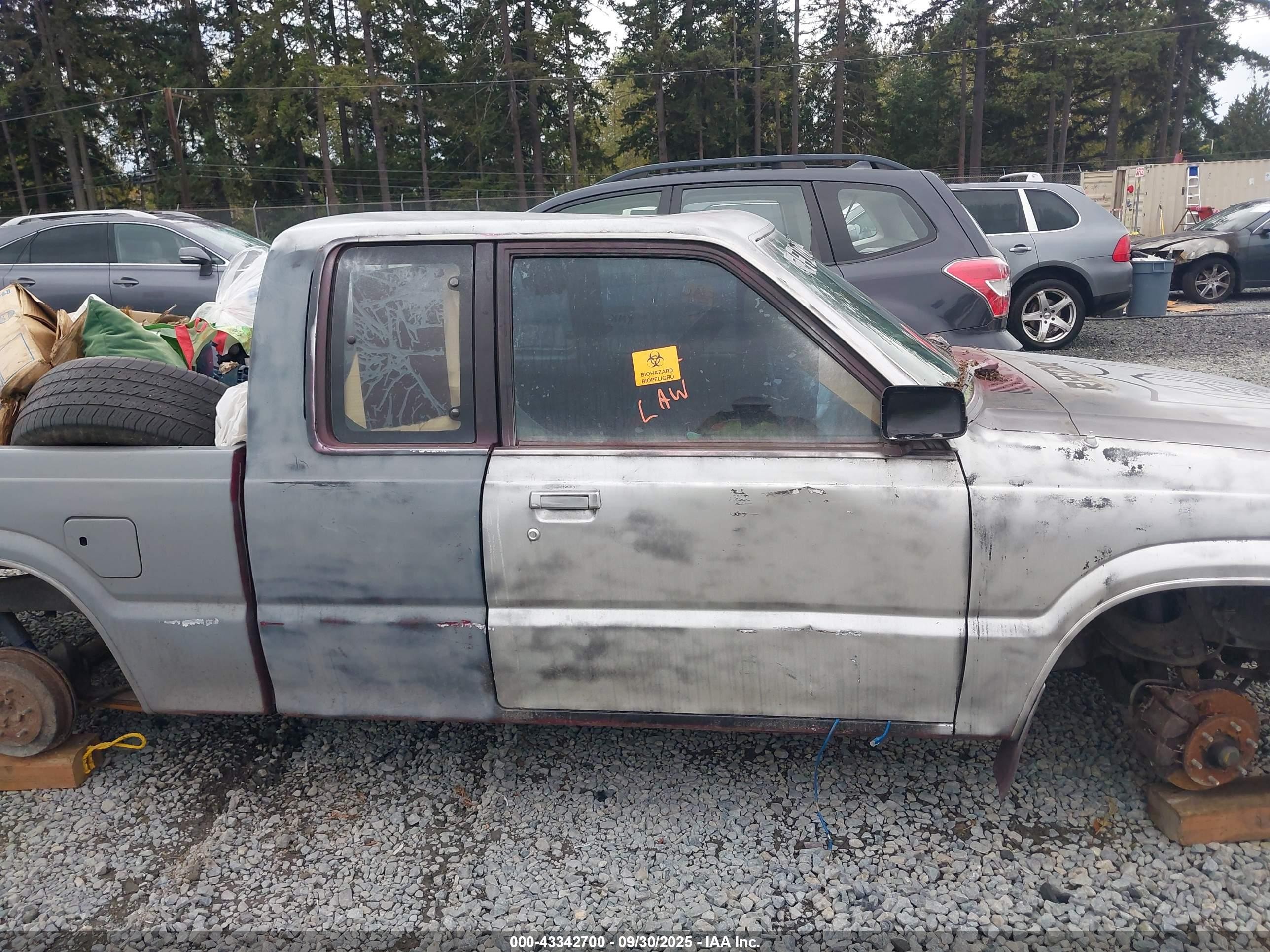 1991 Mazda B2200 Cab Plus Gray vin: JM2UF3131M0137072