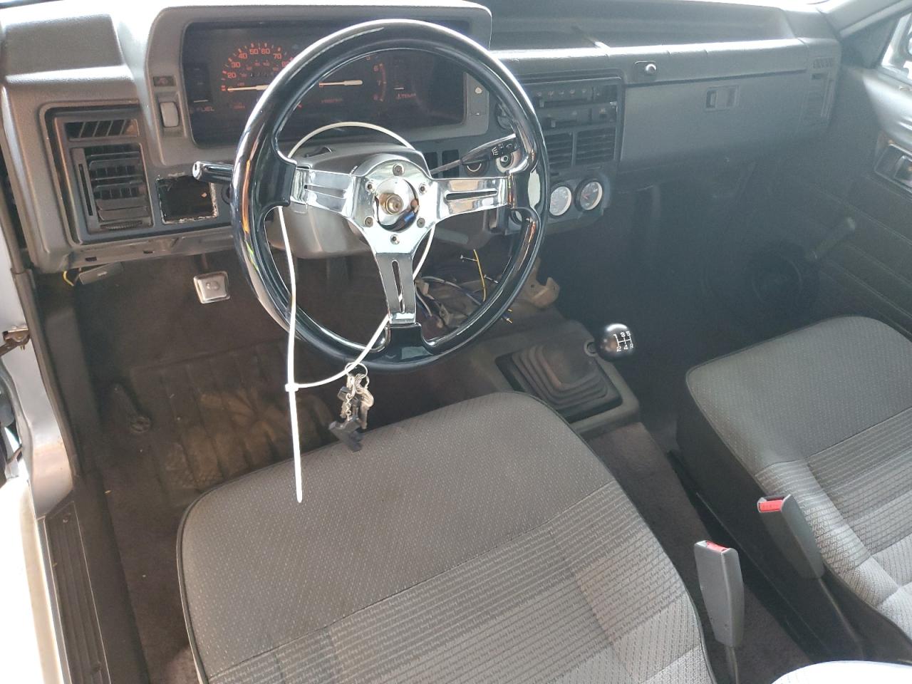 1991 Mazda B2200 Cab Plus White vin: JM2UF3132M0143334